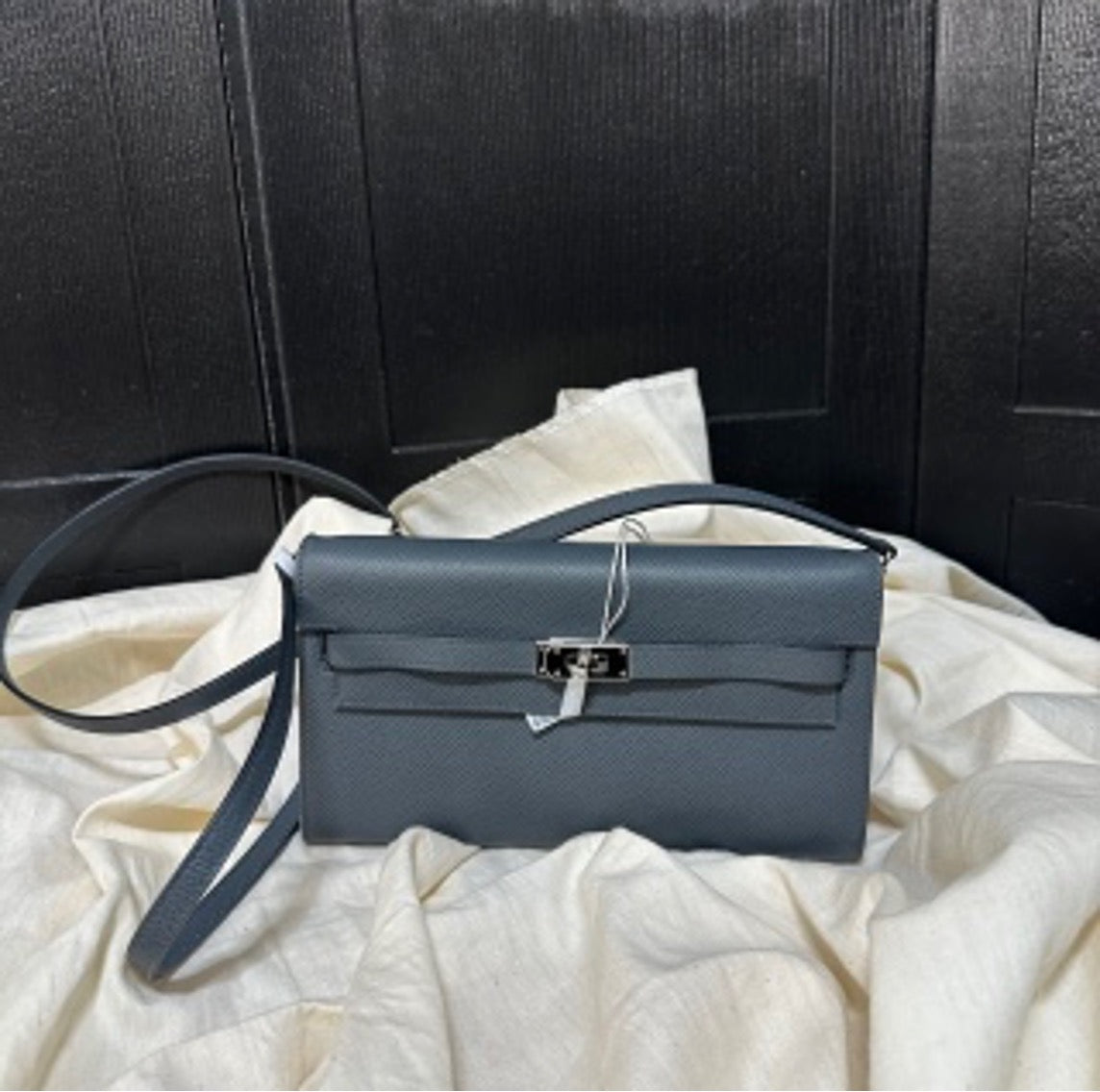 Hermes Togo W engraving US632638