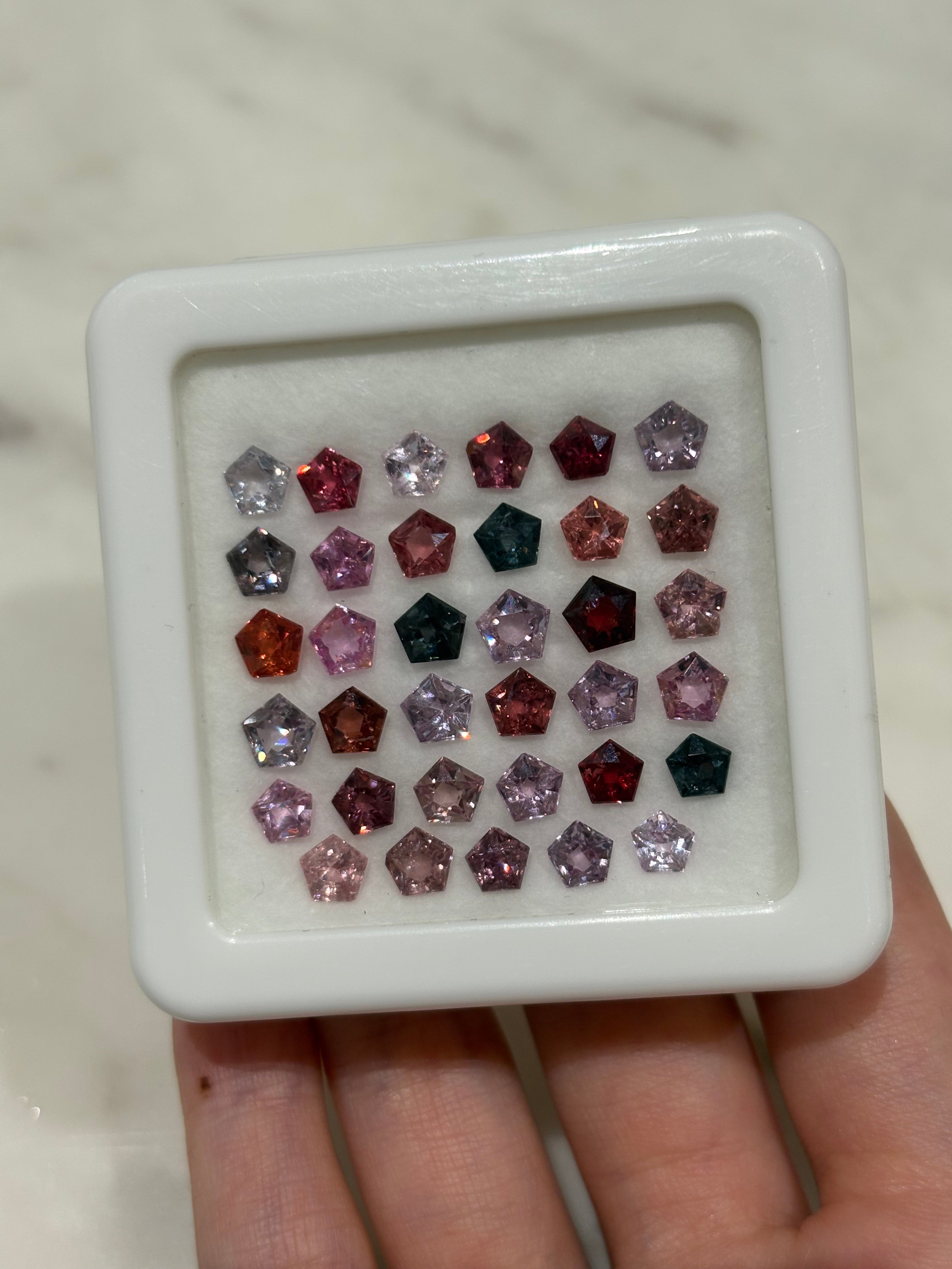 15.97ct Spinel Star Set DXBCS4610