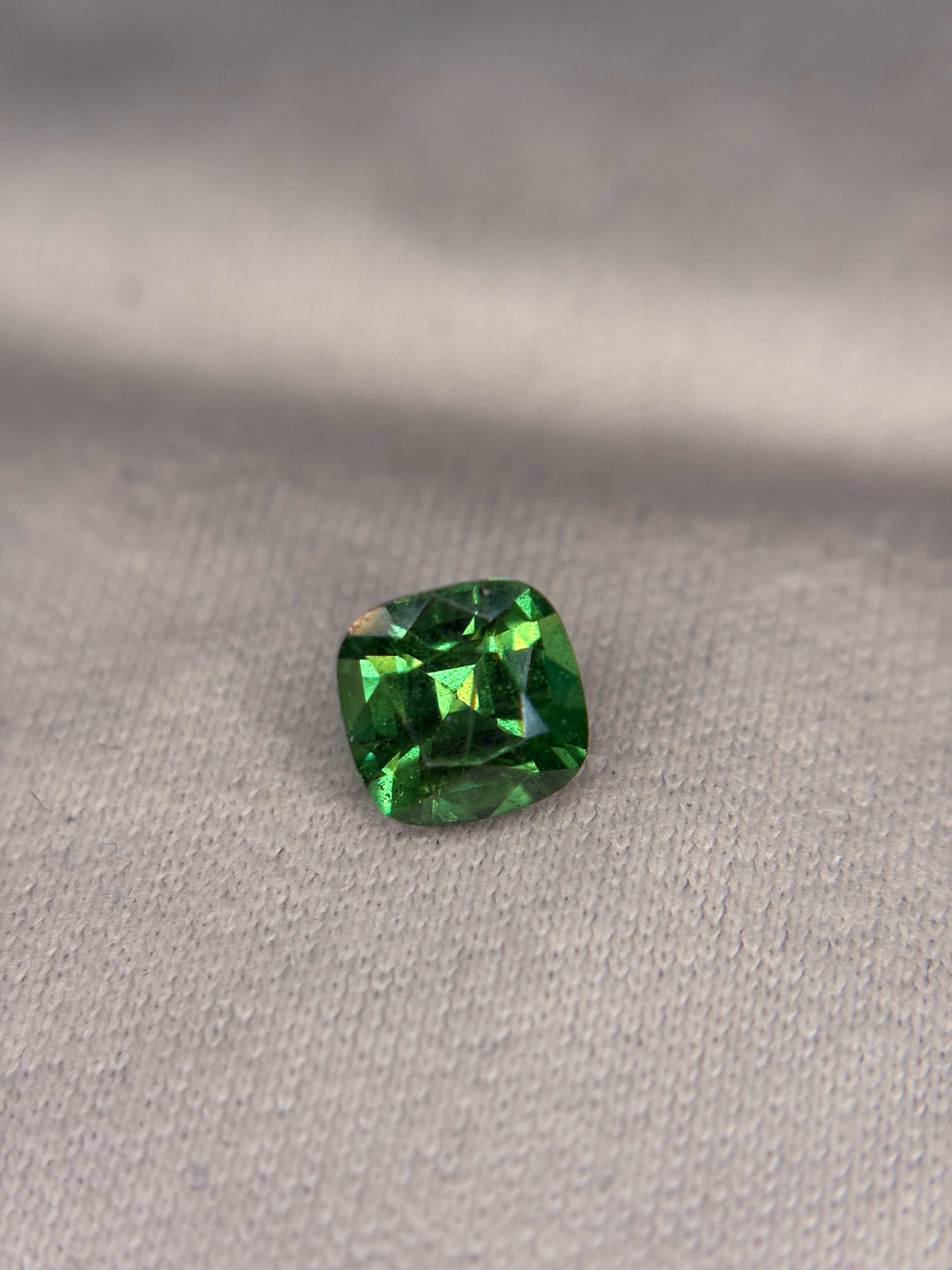 0.97ct Tsavorite Cushion DXBCS5935