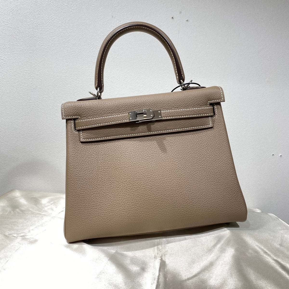 Hermes Kelly 25 in Etoupe Togo with PHW