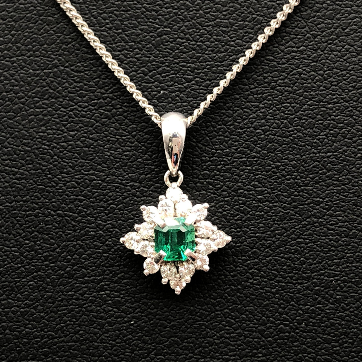 Custom Jewelry 1P Emerald with Diamonds Necklace, E(0.26ct) D(0.27ct), PT850, 4.77g, 15inch C387628