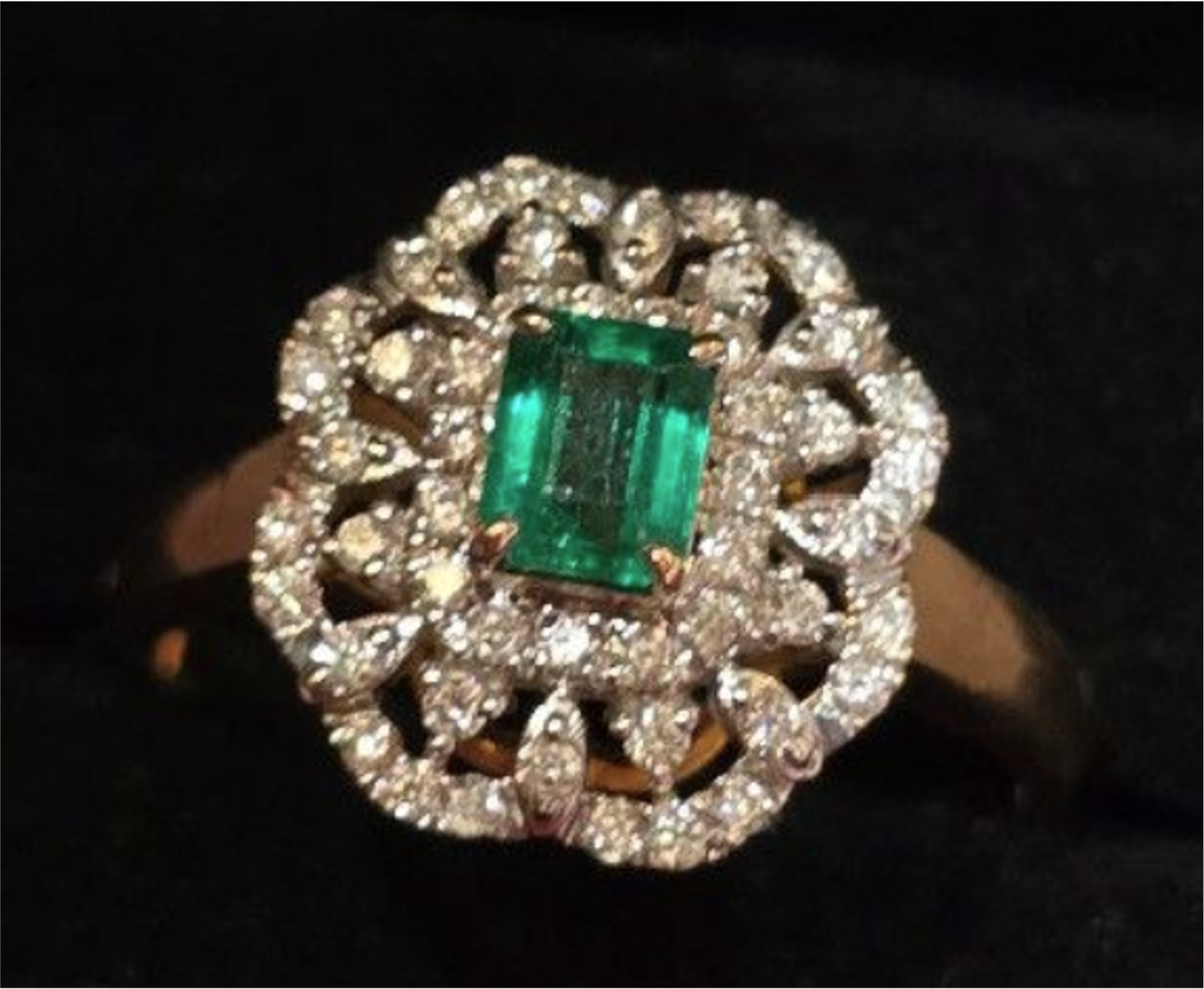 0.62ct Colombian Emerald ring with natural diamonds in 18K gold setting SYCB70