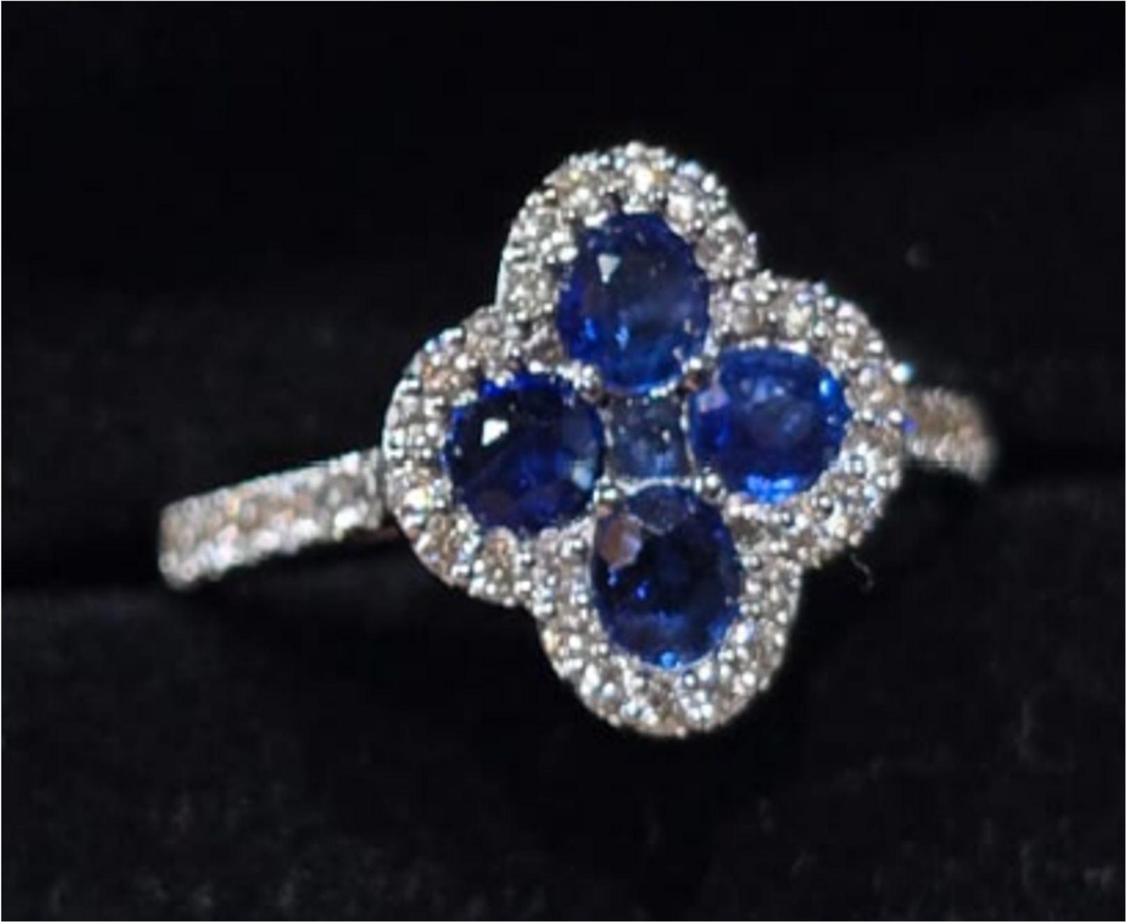 0.73ct Unheated Burma Sapphire with natural diamonds in 18K gold setting SYCB73