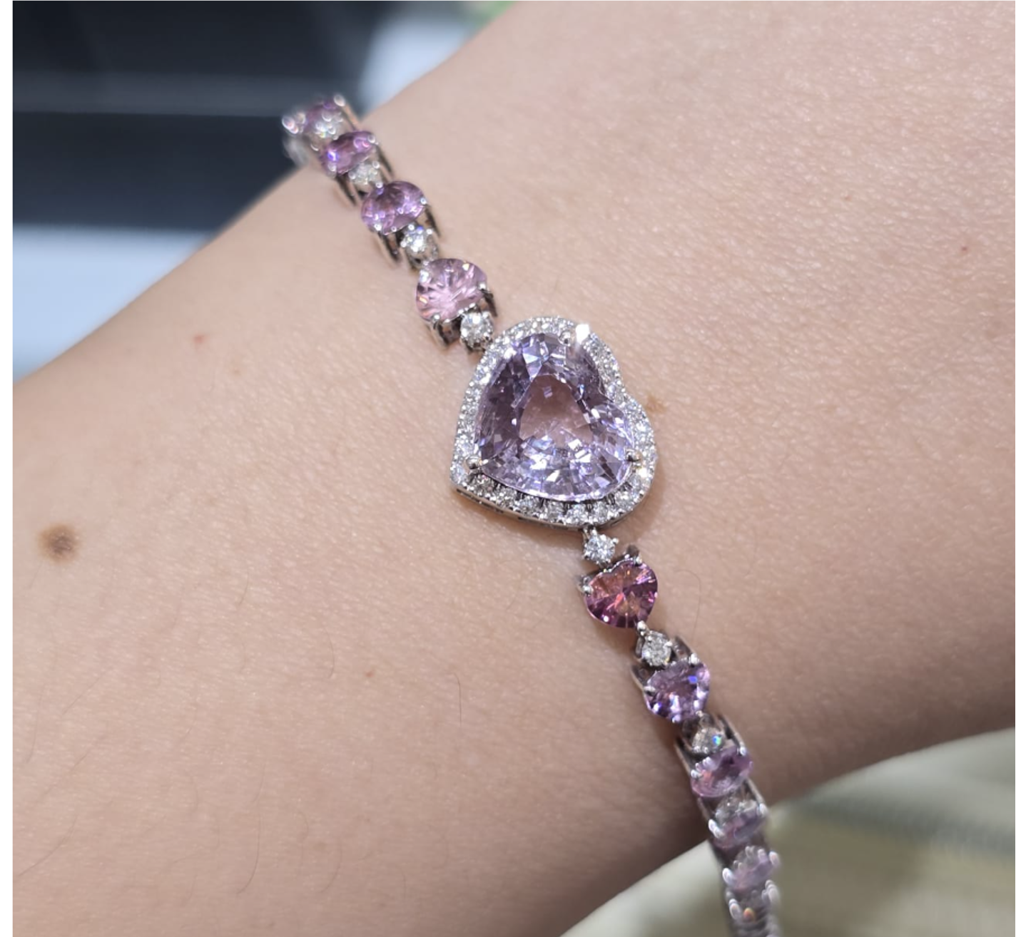 6.02ct Unheated Burma Spinel Bracelet with natural diamonds in 18K gold setting SYCB78