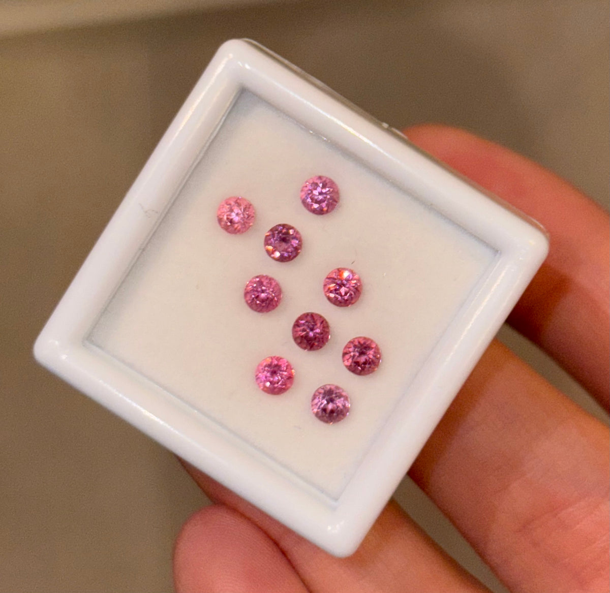 1.35ct Mahenge Pink Spinel Round Melee Set THAIC0716