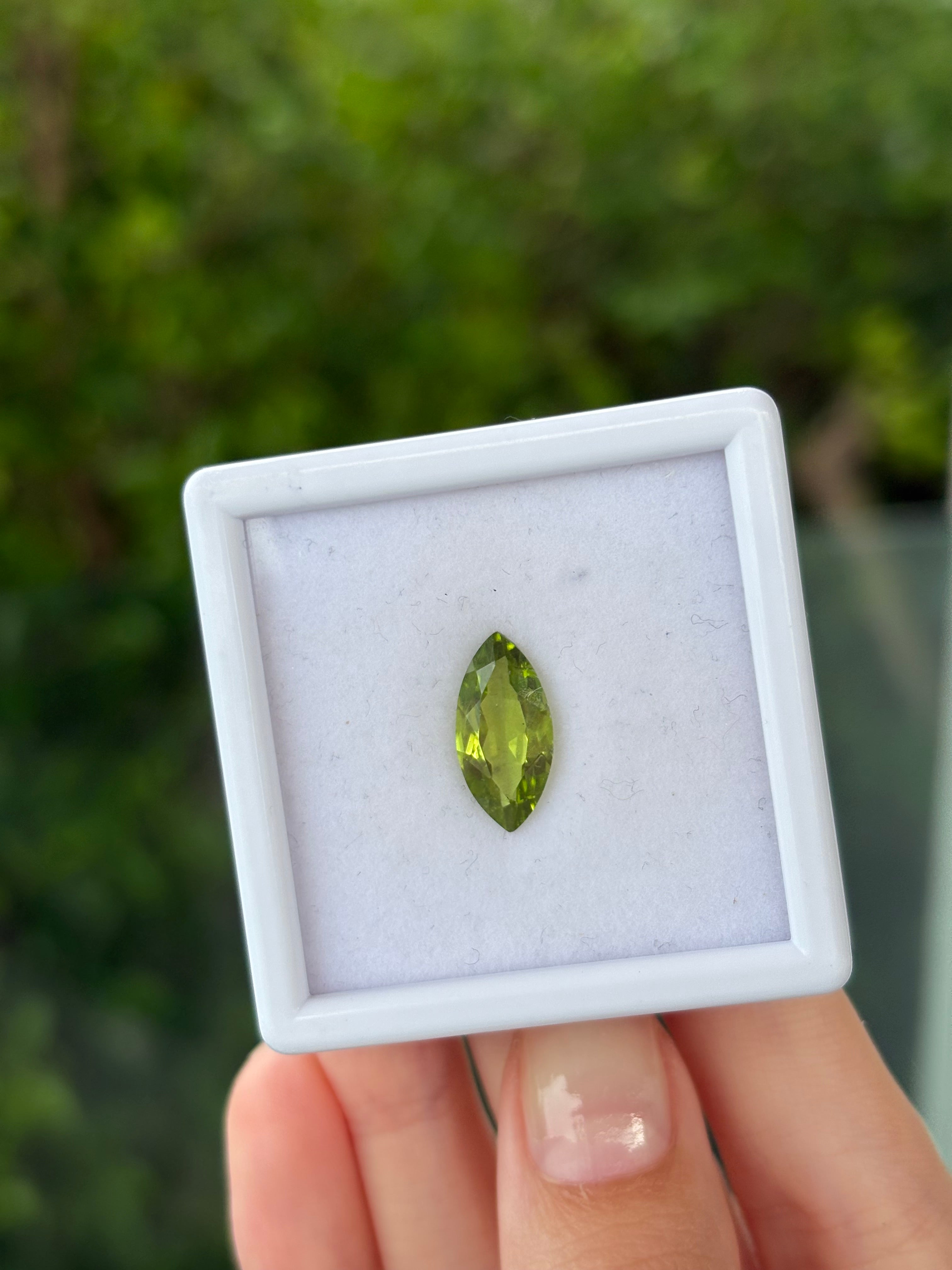 2.27ct Peridot Marquise DXBCS5248