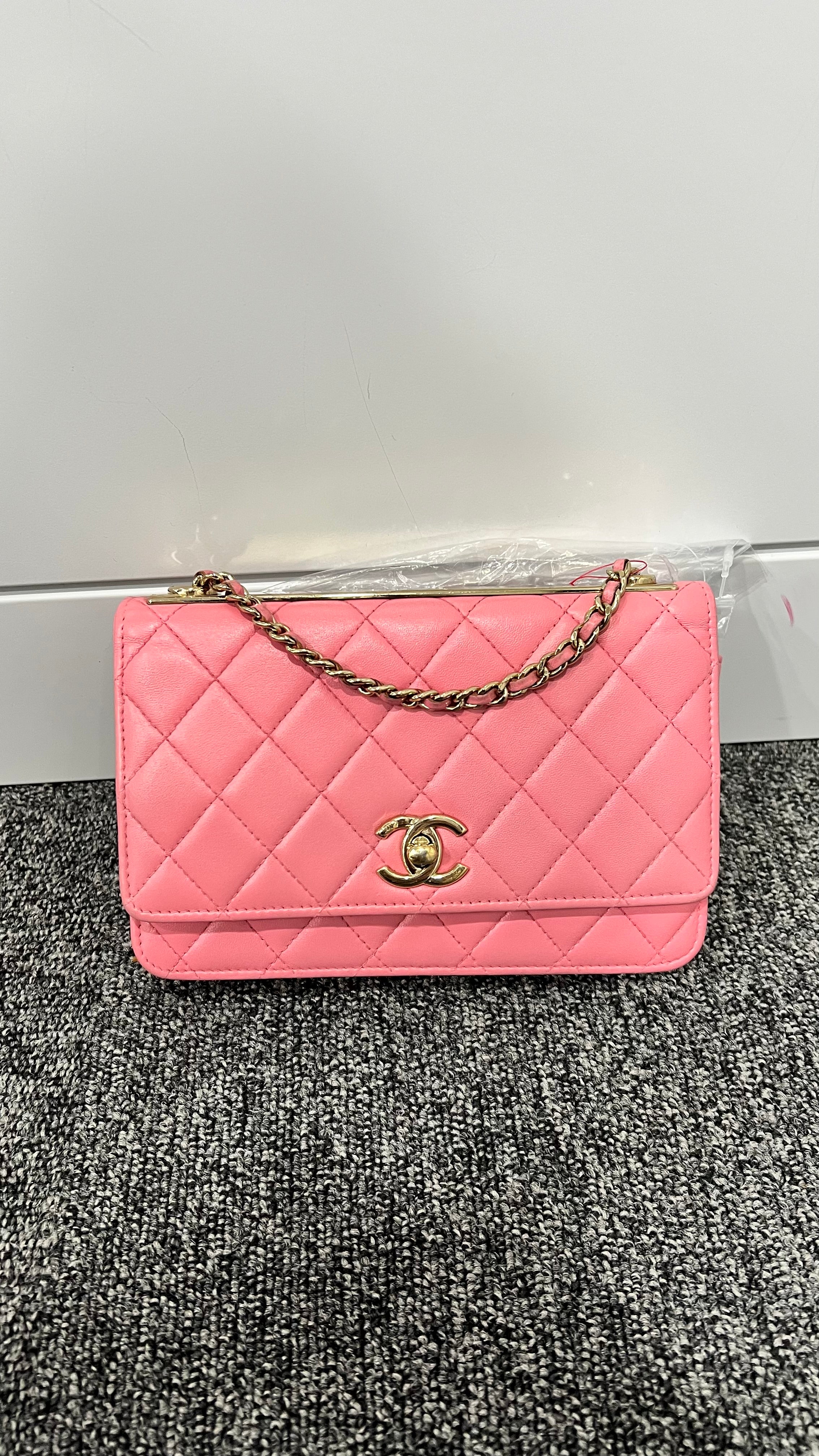CHANEL Lambskin Pink Trendy CC B0515T96RW