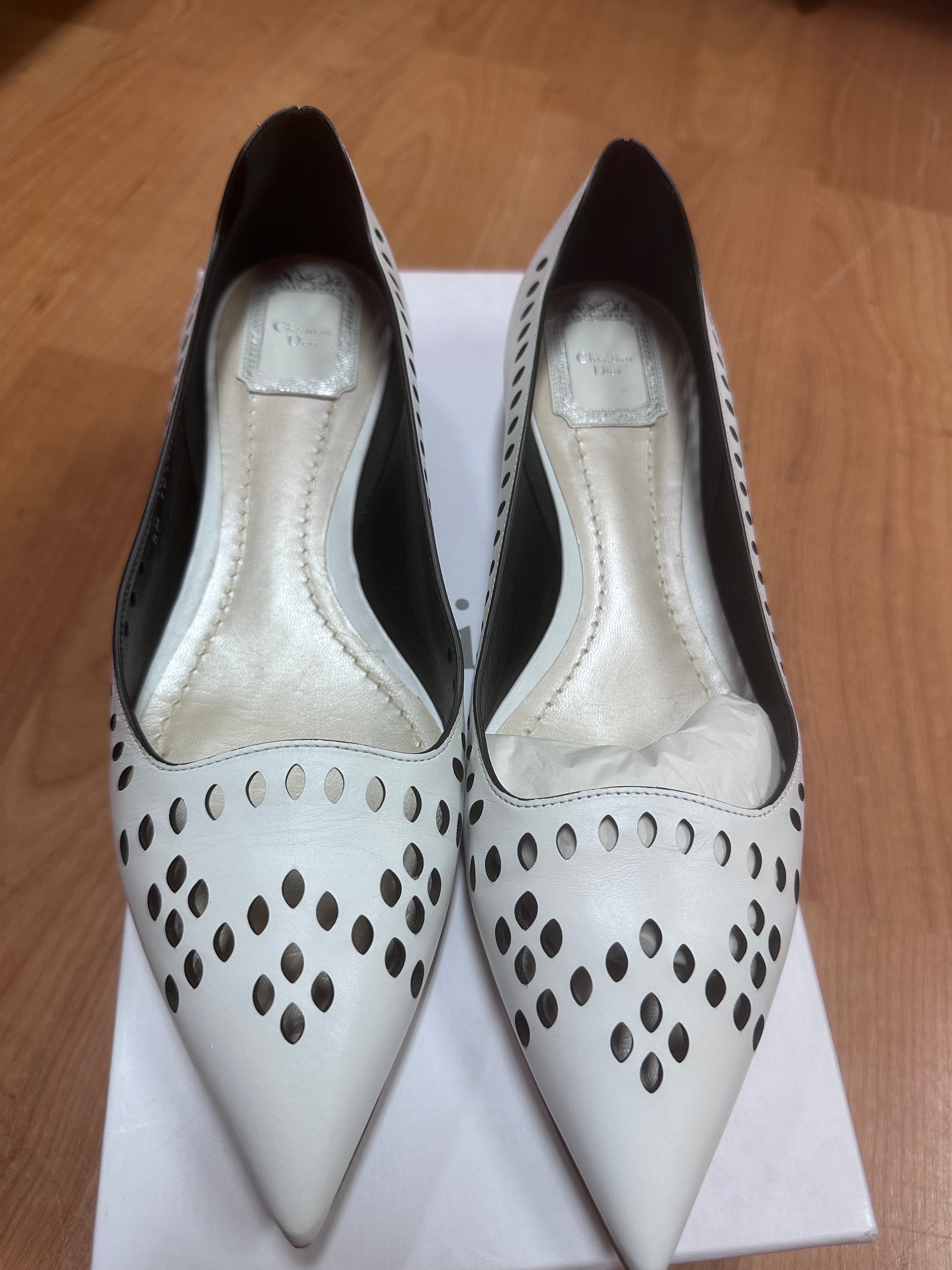 135A. Dior Verso White Flats  - Size 38.5