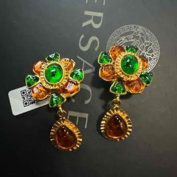 CHANEL 1994 Amber Green Shoulder Clip-on Earrings CQ504013