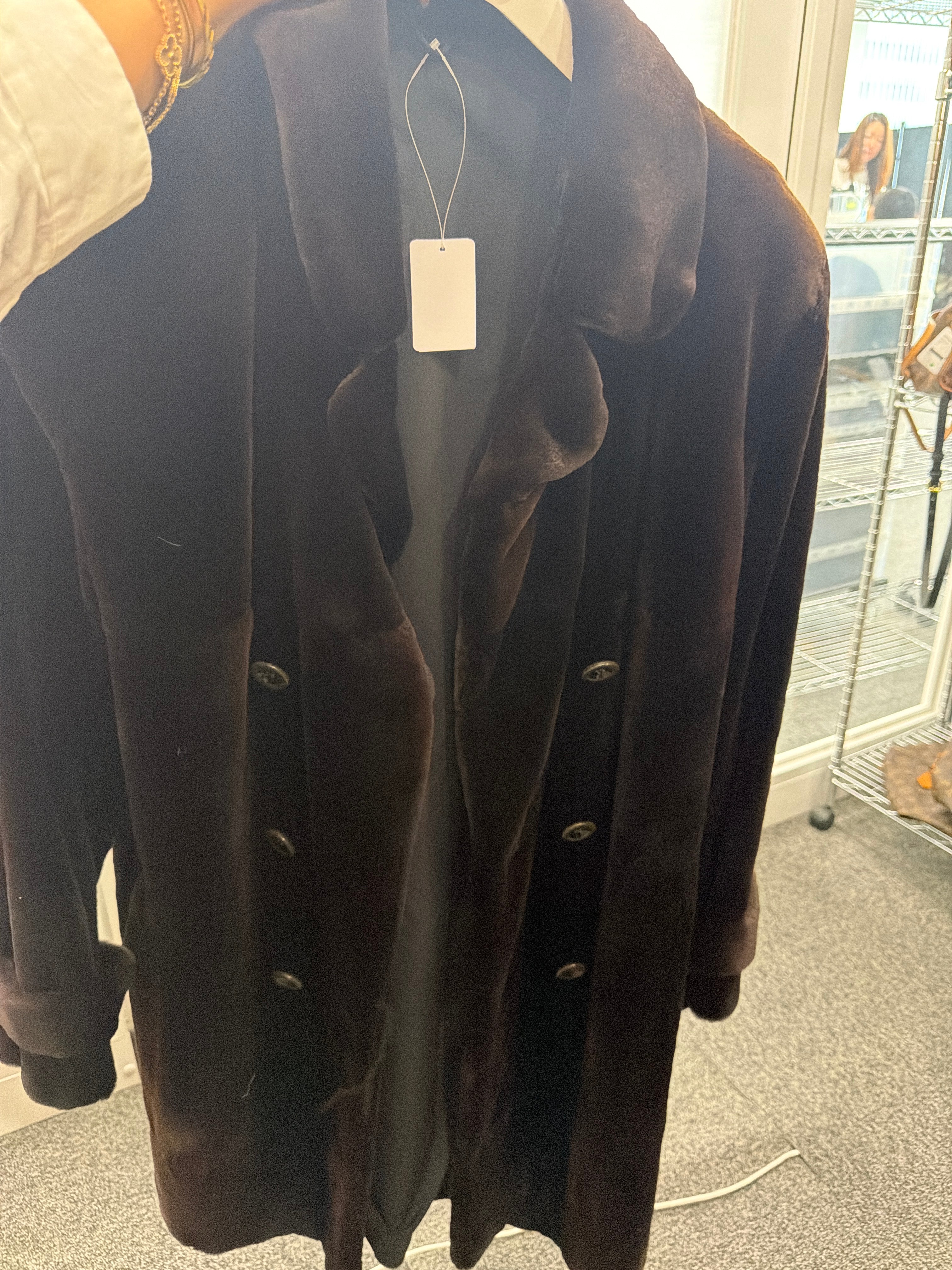 4152867 dark brown fur  AKC0659