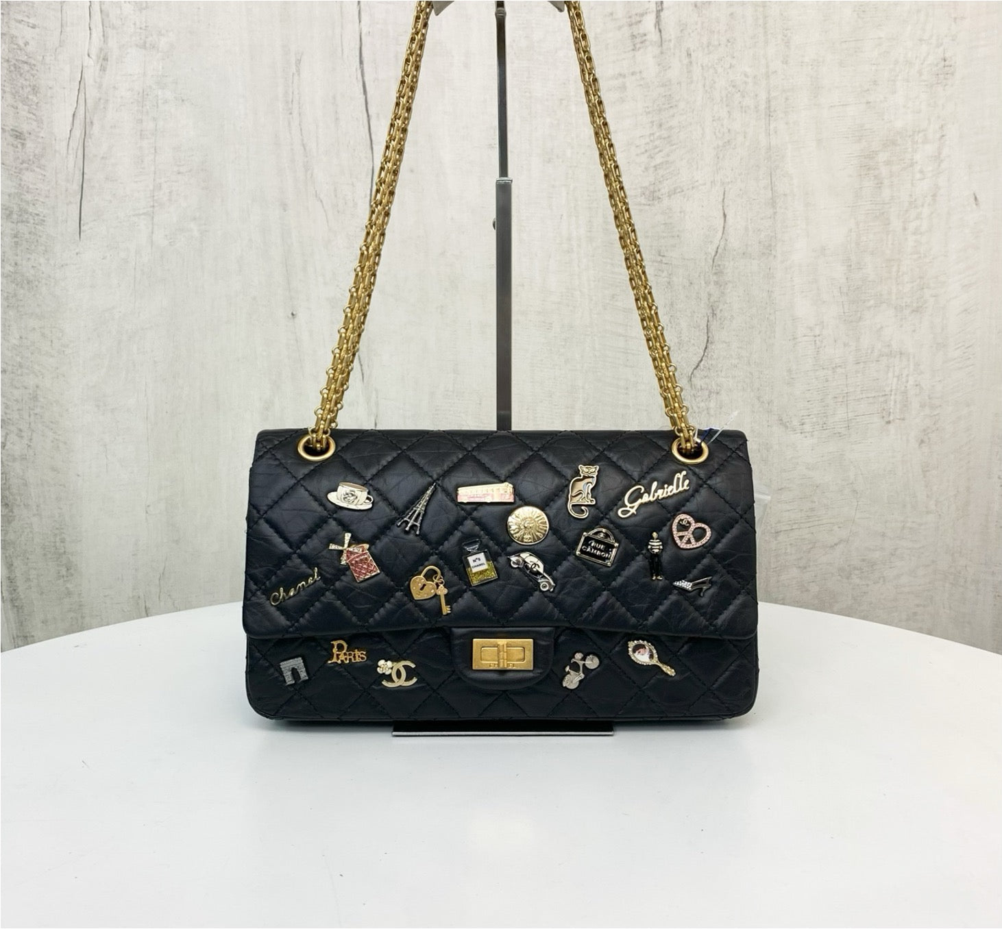 Chanel Black Gold Limited Edition Leather Badge 2.55 Large (25 oz, no card) 28 7441256