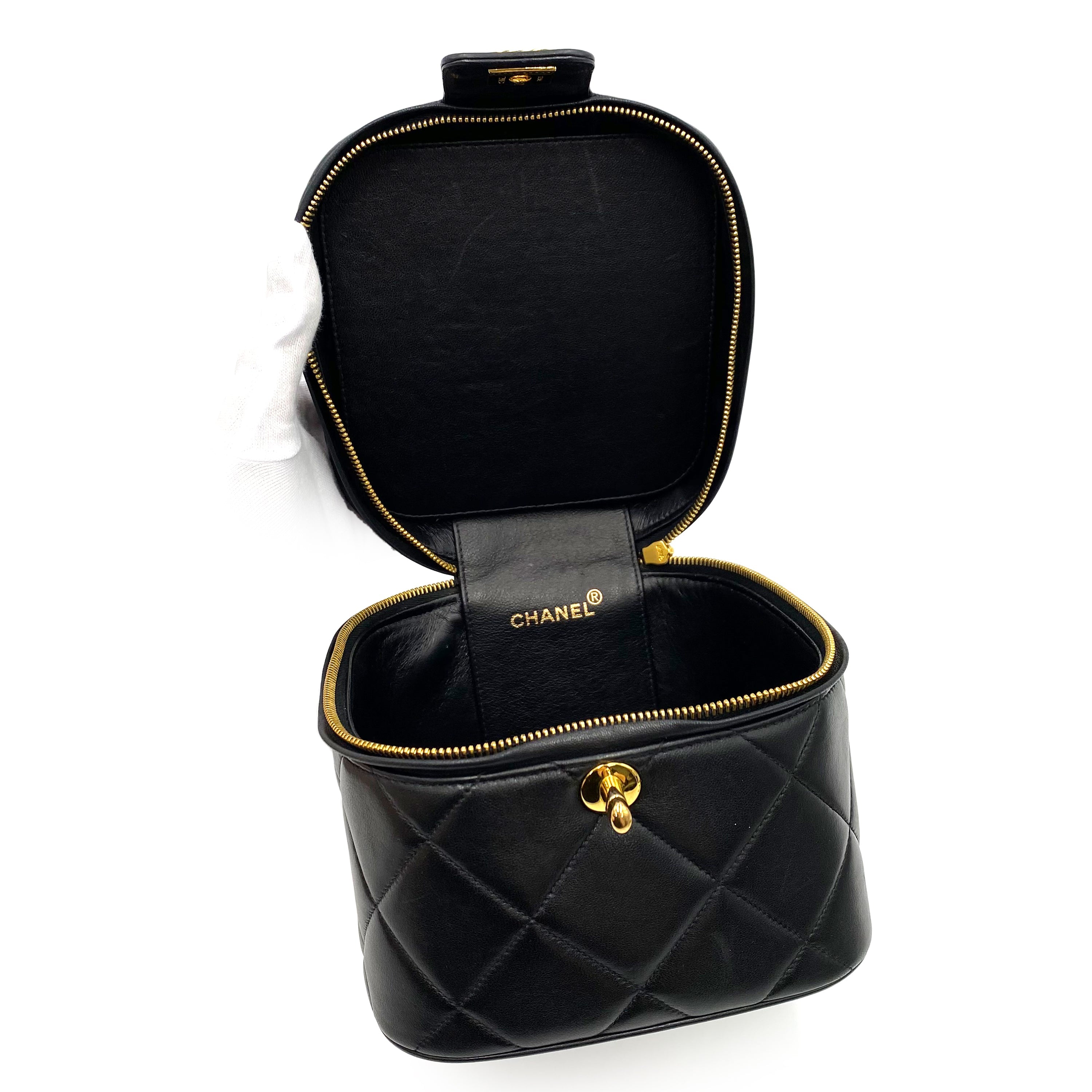 CHANEL VINTAGE VANITY HAND BAG BLACK LAMB SKIN 90237314