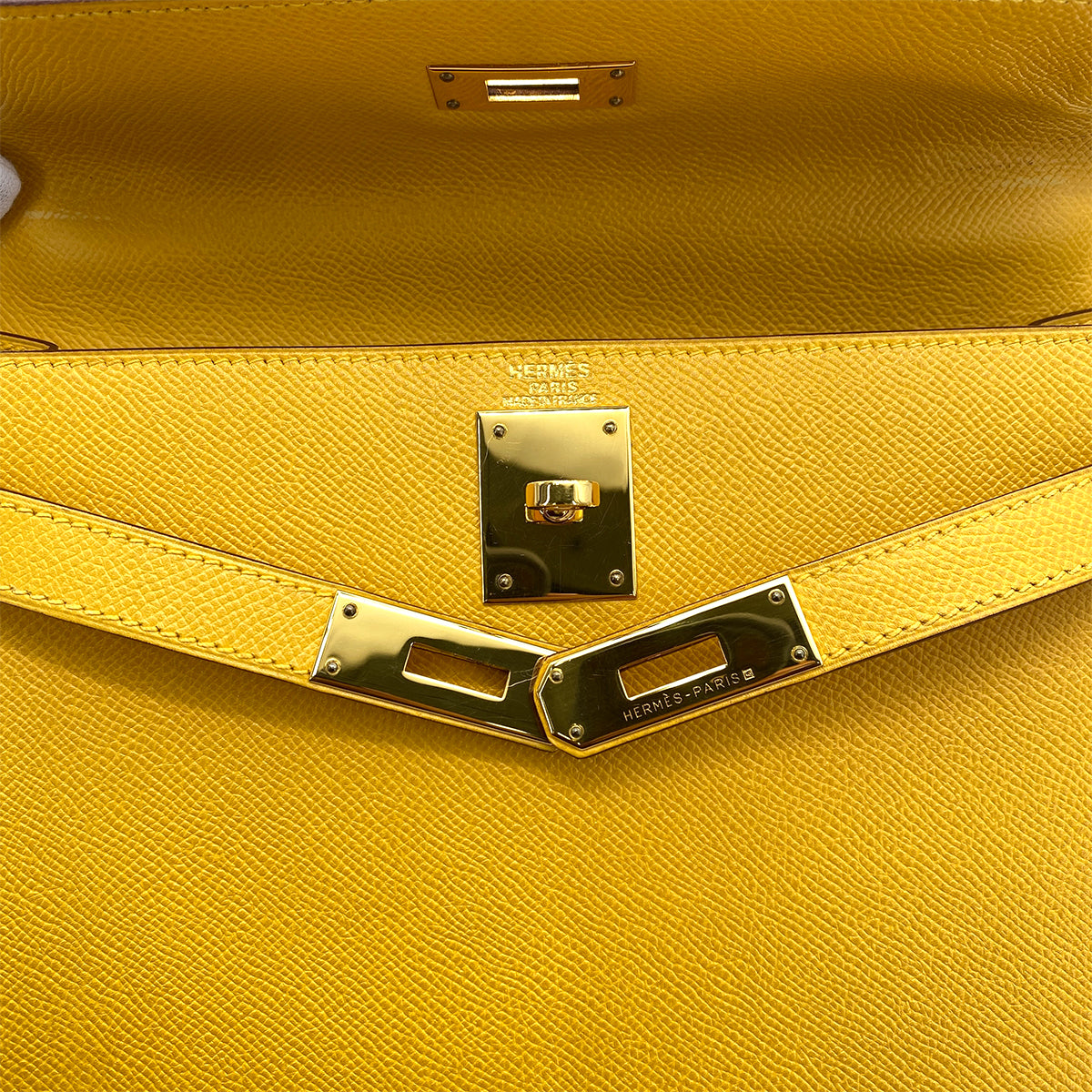 HERMES KELLY 28 SELLIER JAUNE COUCHEVEL HAND SHOULDER BAG □D GHW 90258107