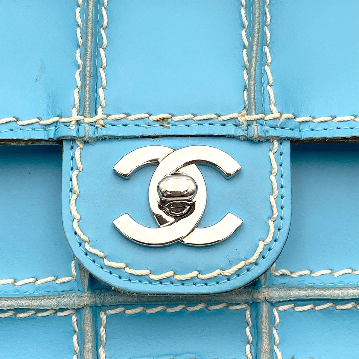 CHANEL VINTAGE CHOCOLATE BAR CHAIN SHOULDER BAG LIGHT BLUE CALF SKIN 90264512