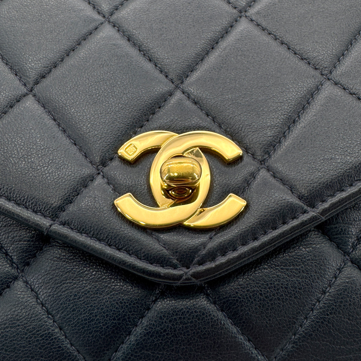 CHANEL VINTAGE MATELASSE CHAIN SHOULDER BAG NAVY LAMB SKIN 90269101