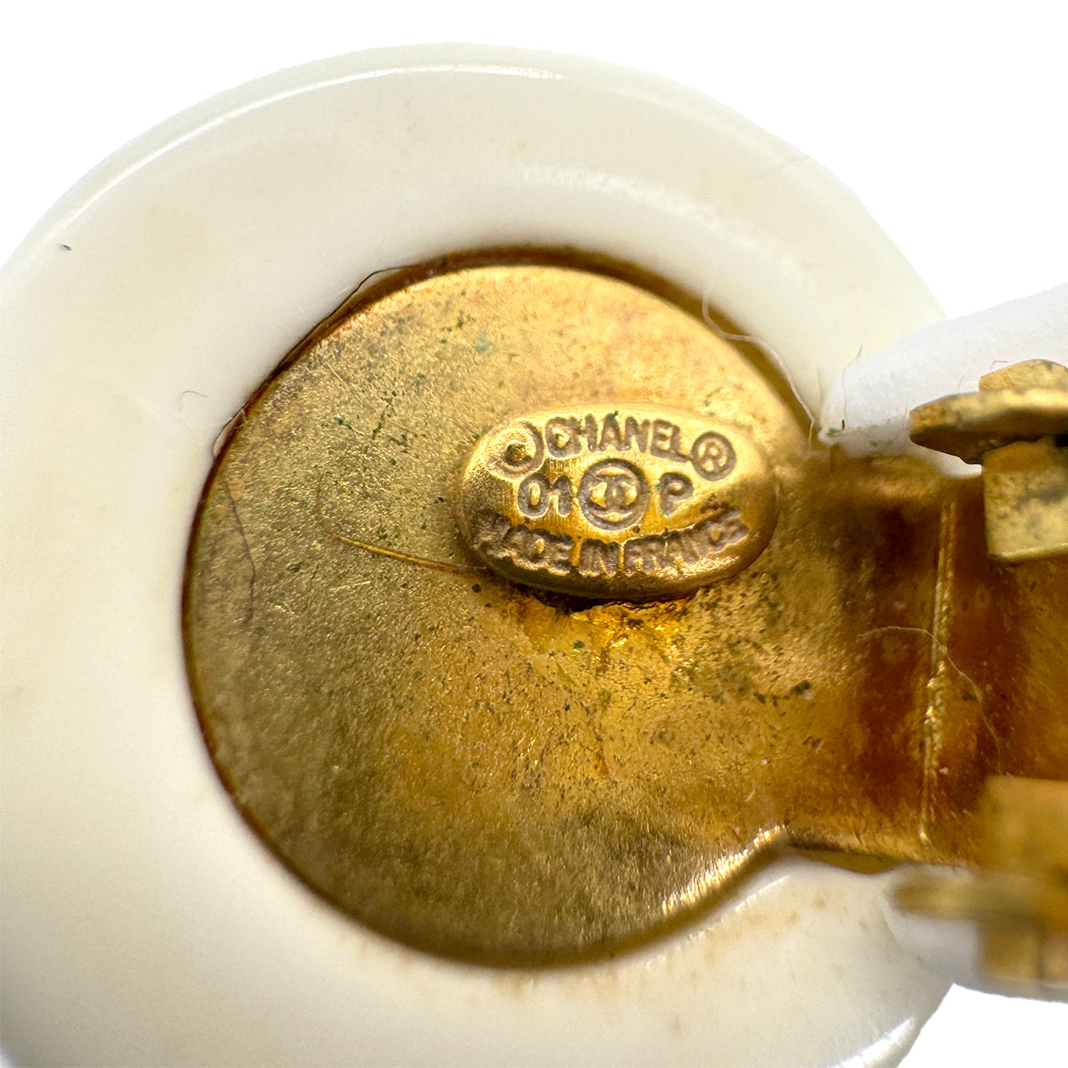 CHANEL EARRINGS COCOMARK ROUND WHITE 01P 90270320