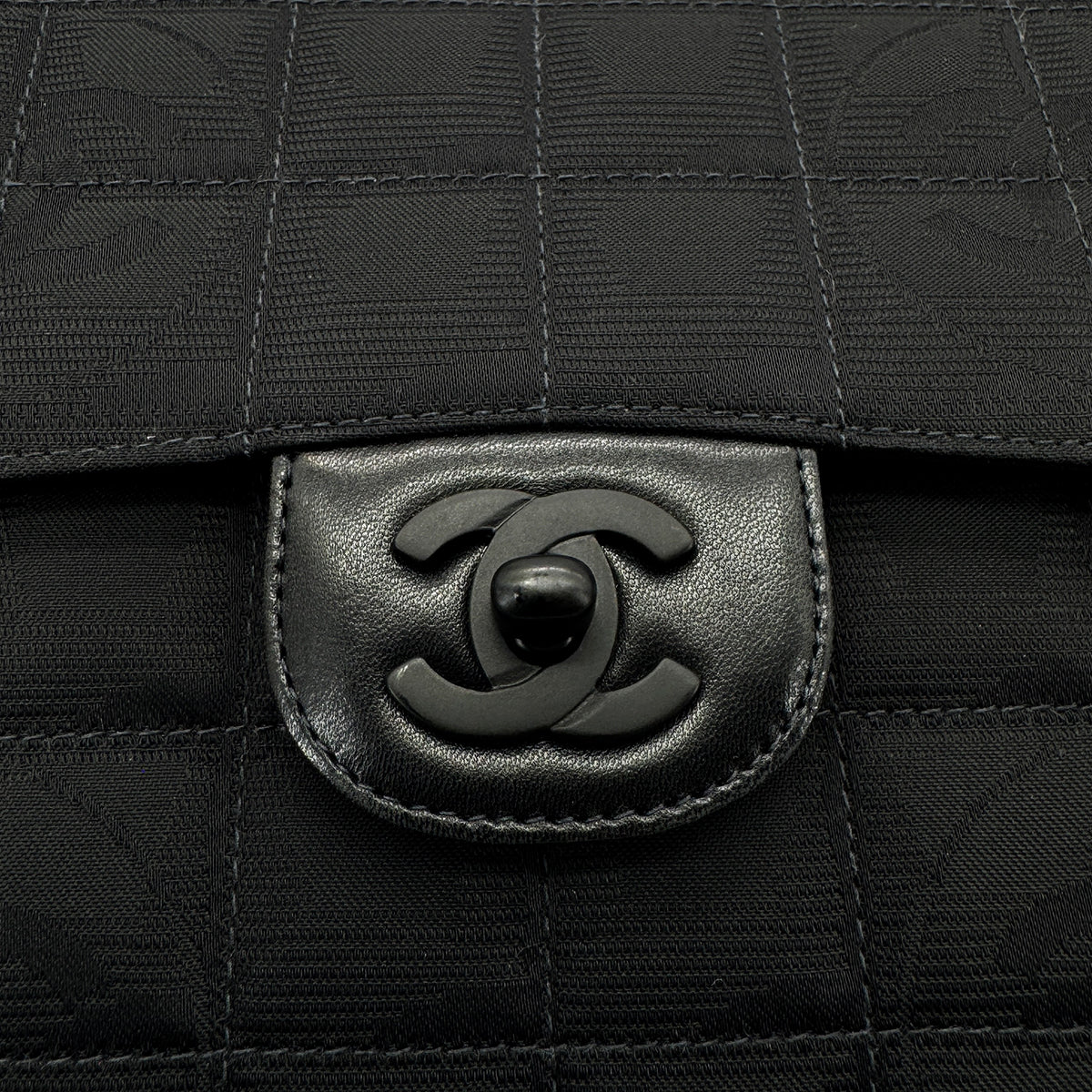 CHANEL VINTAGE NEW TRAVEL LINE EAST WEST CHOCOLATE BAR CHAIN SHOULDER BAG BLACK NYLON 90284881