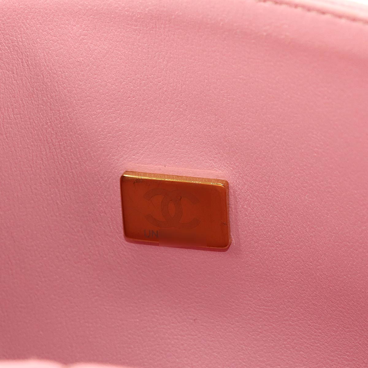 CHANEL Matelasse 25 Chain Shoulder Bag in Pink Caviar Leather (A01112) with Gold Hardware and Coco Mark. Product Code: 90300332.