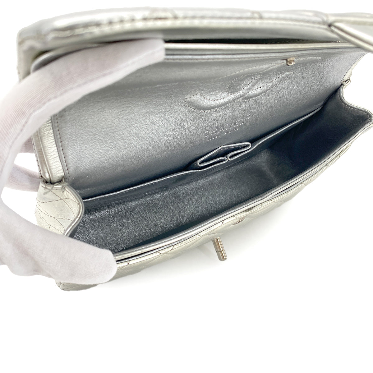 CHANEL VINTAGE MATELASSE CHAIN SHOULDER BAG SILVER LEATHER 90307026