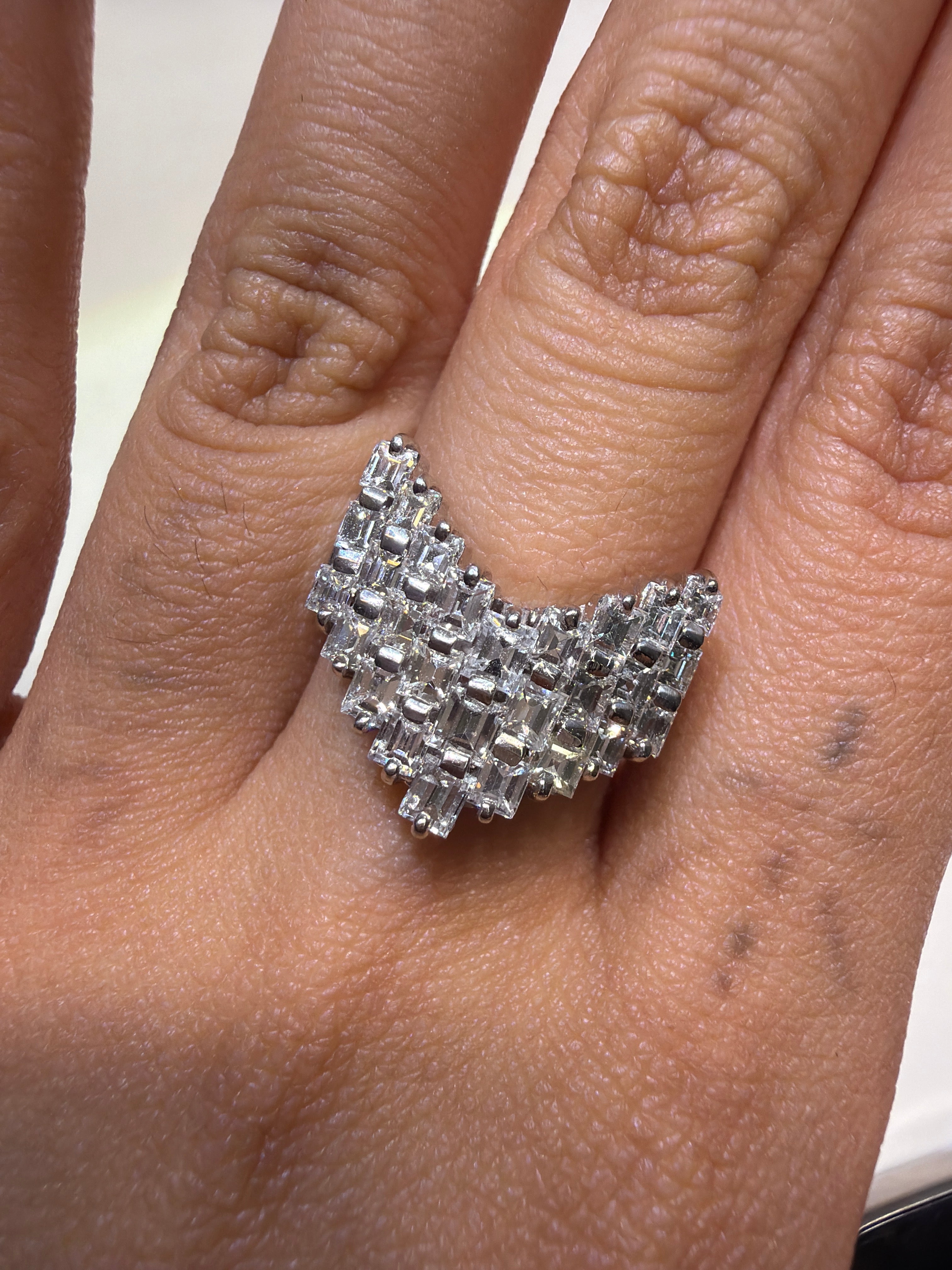 2ct V Ring in PT900