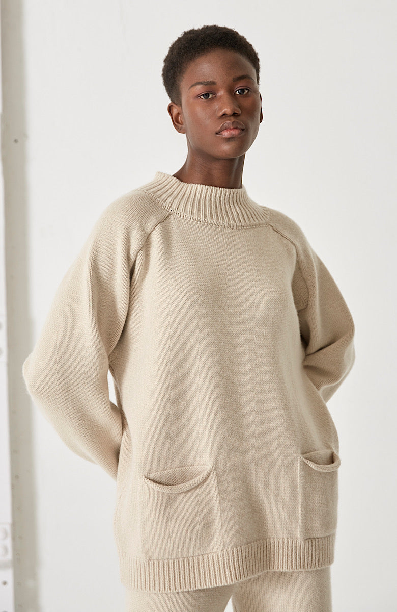 CLOVE SWEATER