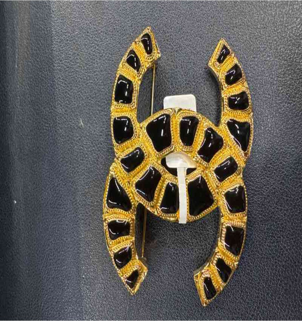 CHANEL 2019 Egyptian Double C Brooch (Large) NC605007