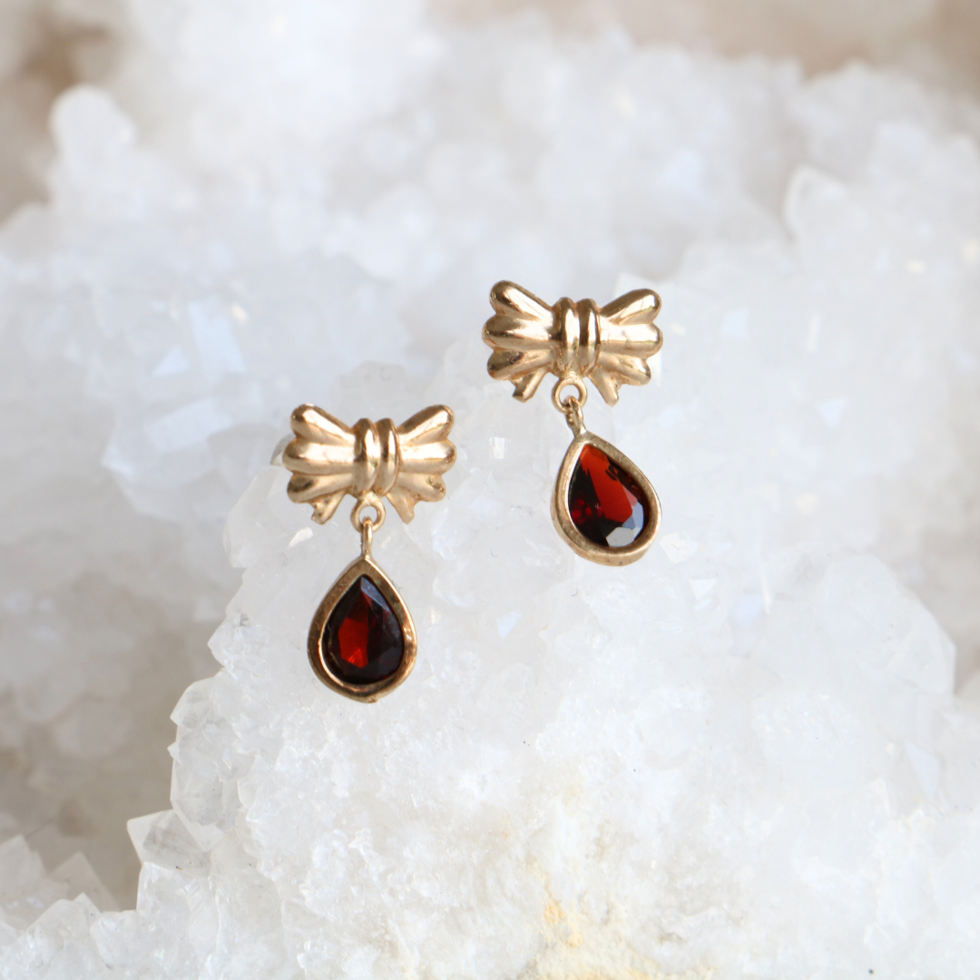 9ct Gold Vintage Bow Garnet Earrings