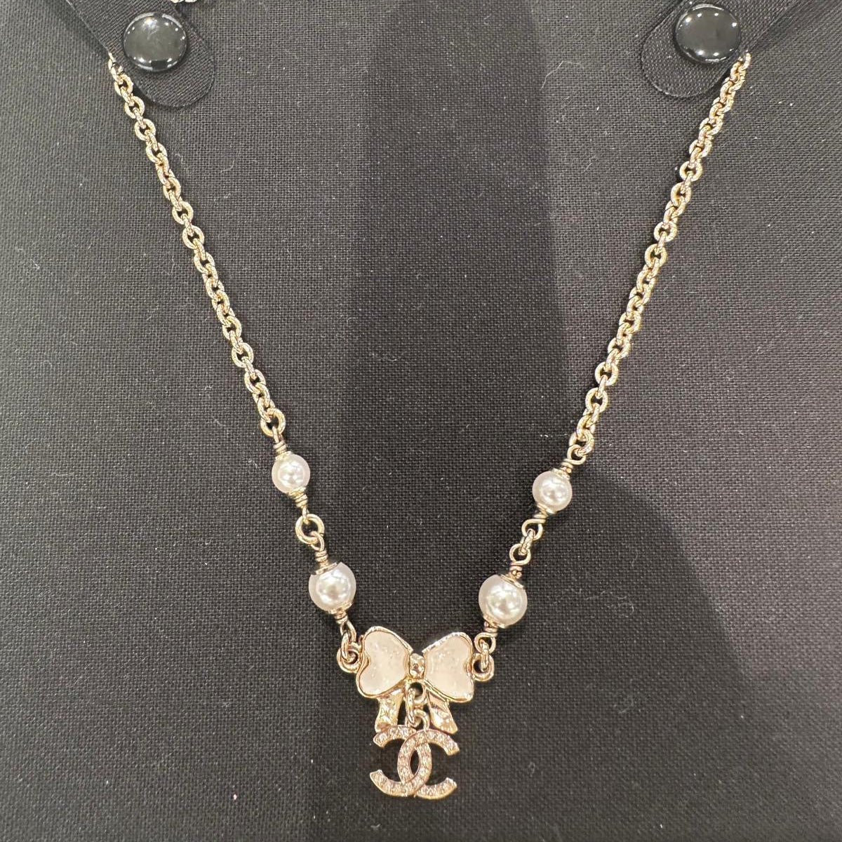Chanel Necklace Pearl & Bow with CC