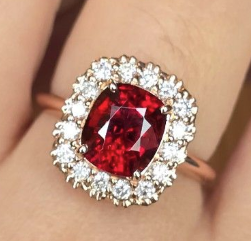 2.68ct Unheated Spessartine (Mandarin Garnet) with natural diamonds in 18K gold setting SKH1120