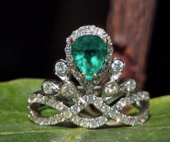 1ct Colombia(Columbia) Emerald Ring with natural diamonds in 18K gold SKH1110