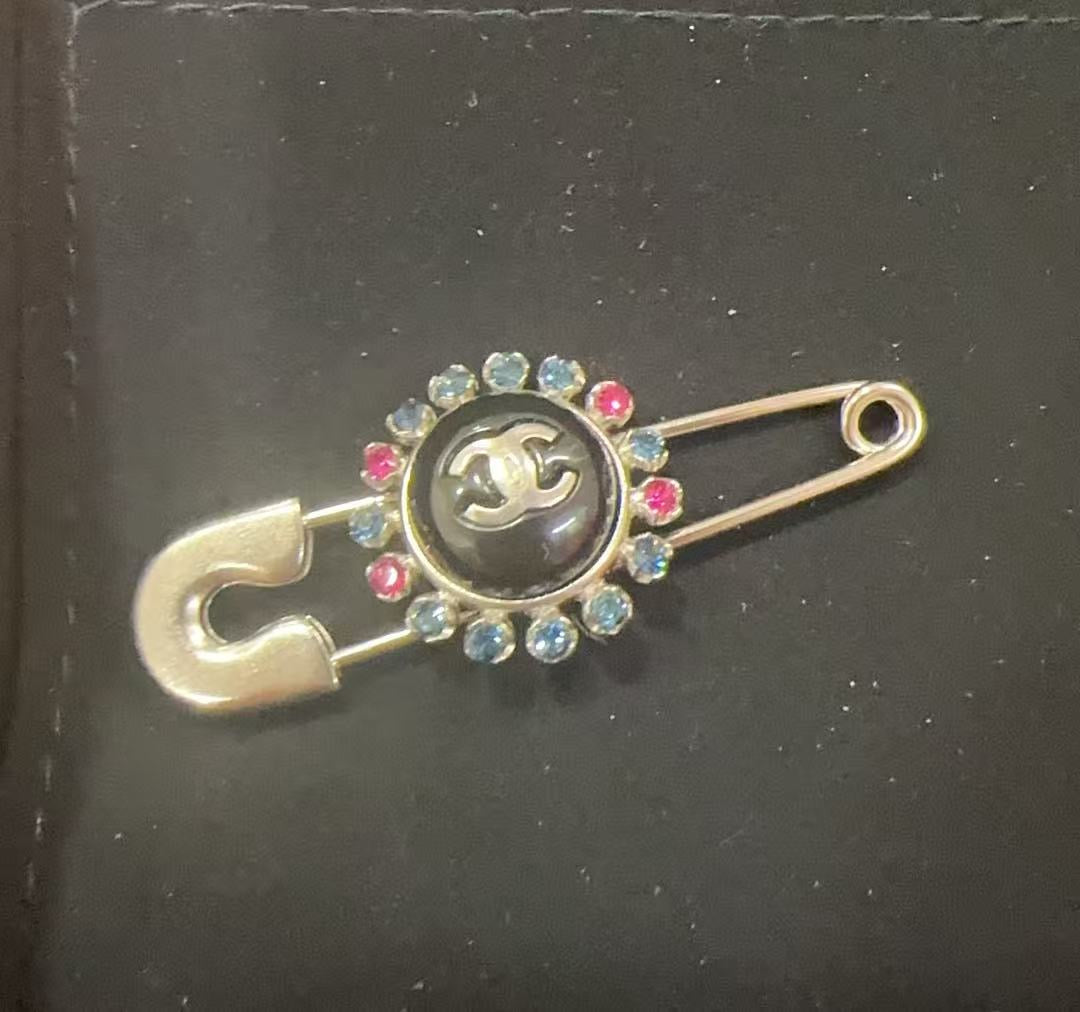 Chanel Brooch ALC3691
