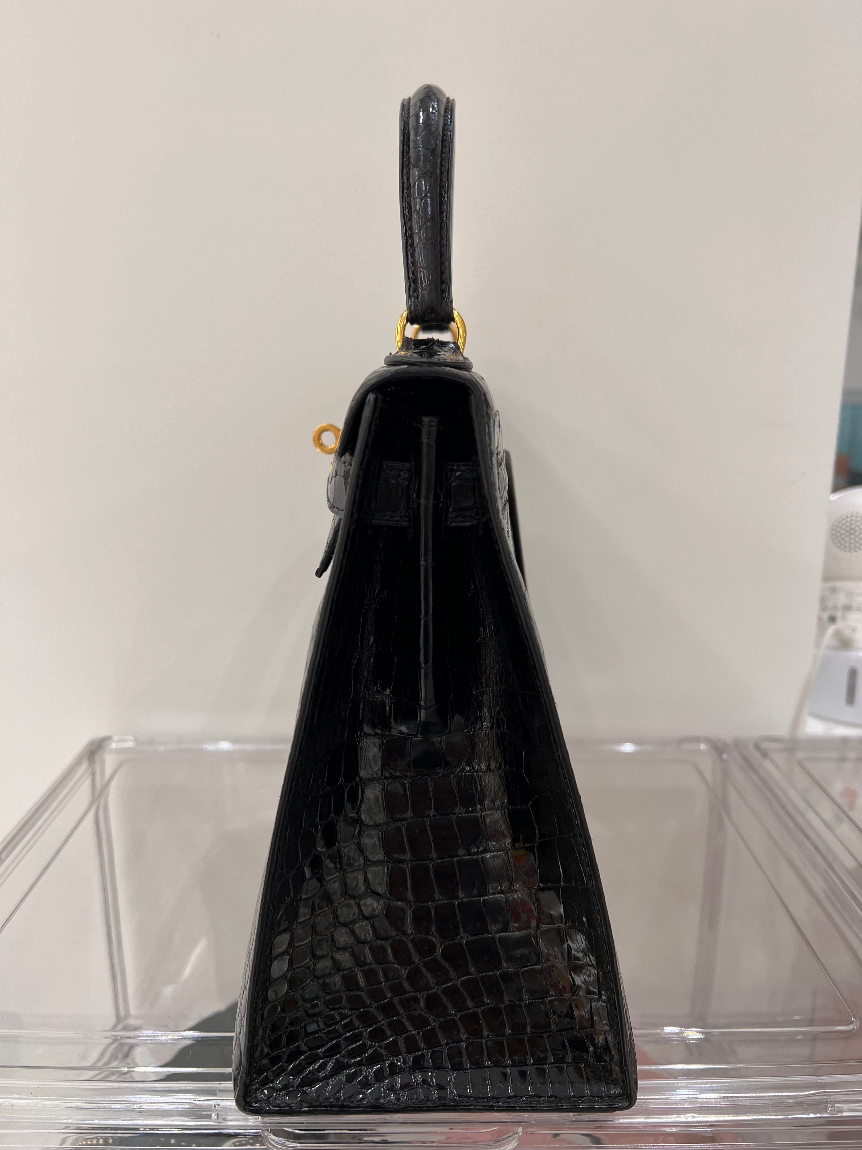 Hermes Vintage Kelly 28 Sellier Black Shiny Porosus GHW #V Circle (Y1992) SCKH4103