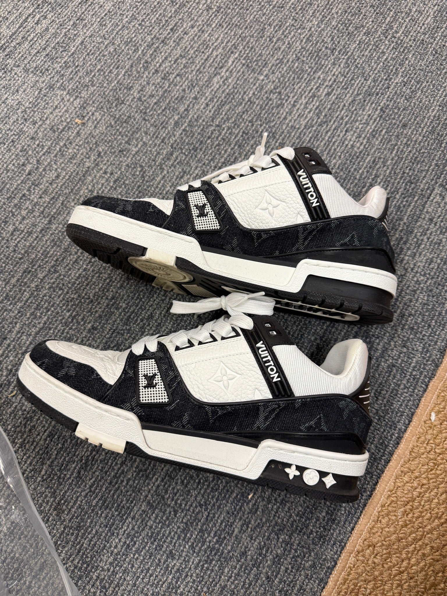 Louis Vuitton Trainer Low-Top Sneakers | Black & White Panda|size38.5