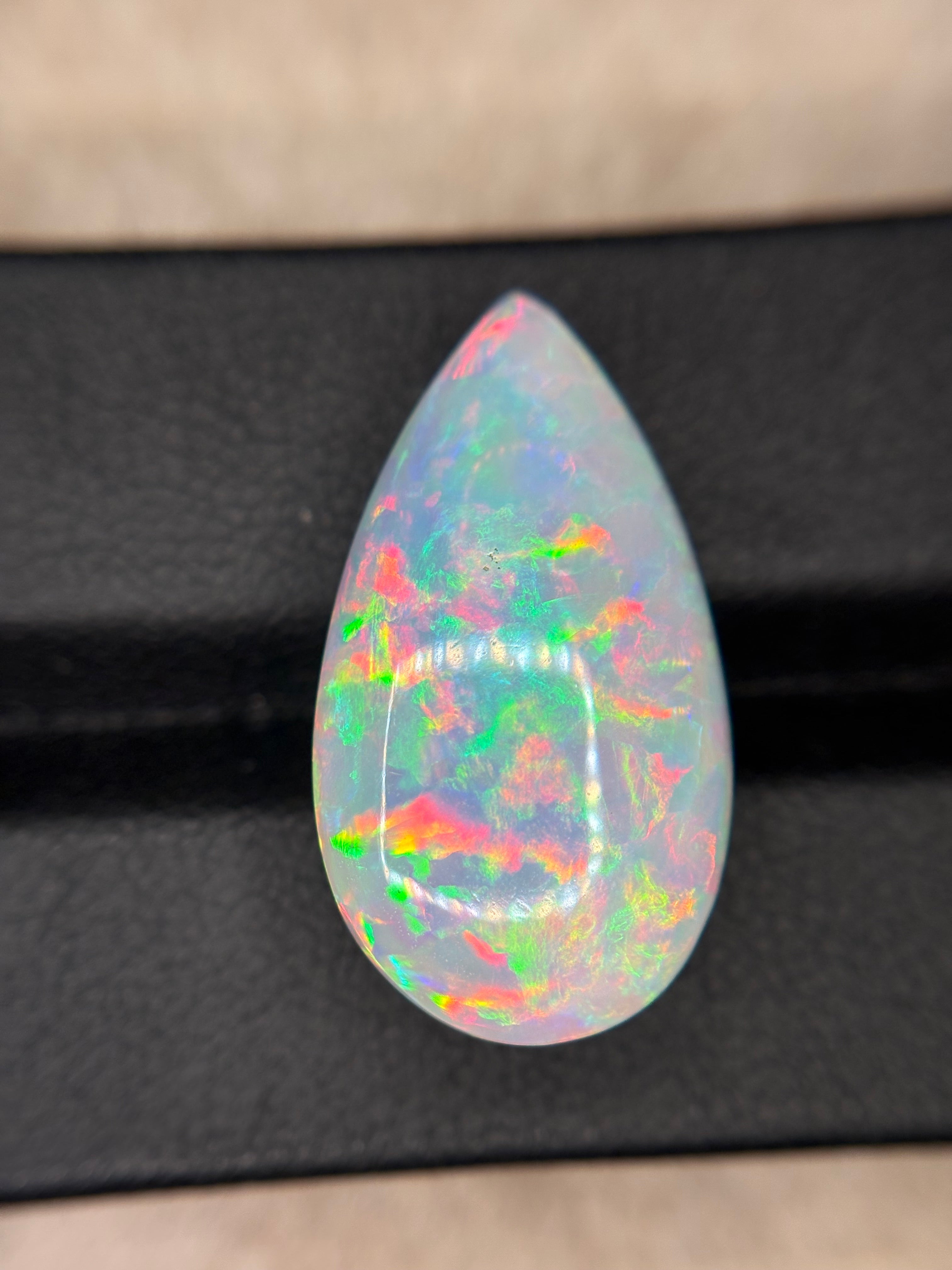 14.10ct White Opal cab Oval THAIC0453