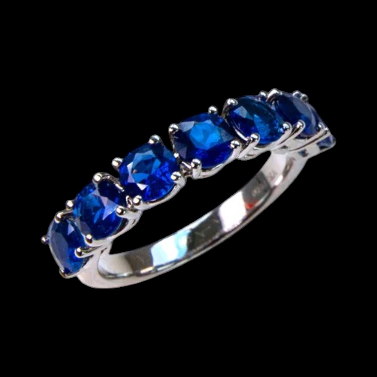 2.51ct Ceylon Blue Sapphire Eternity Bandet in Platinum