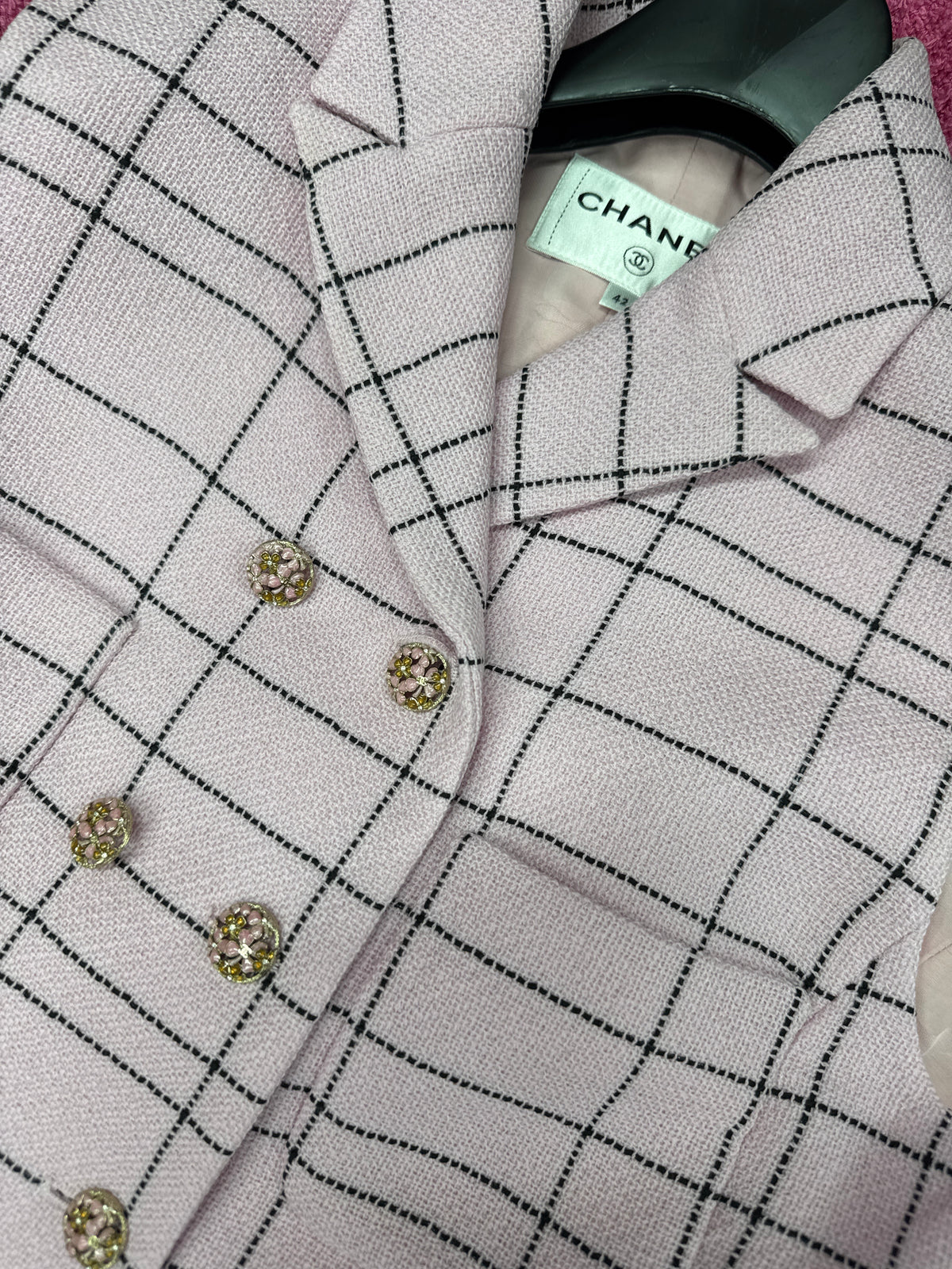 CHA42 Chanel pink tweed waist coat