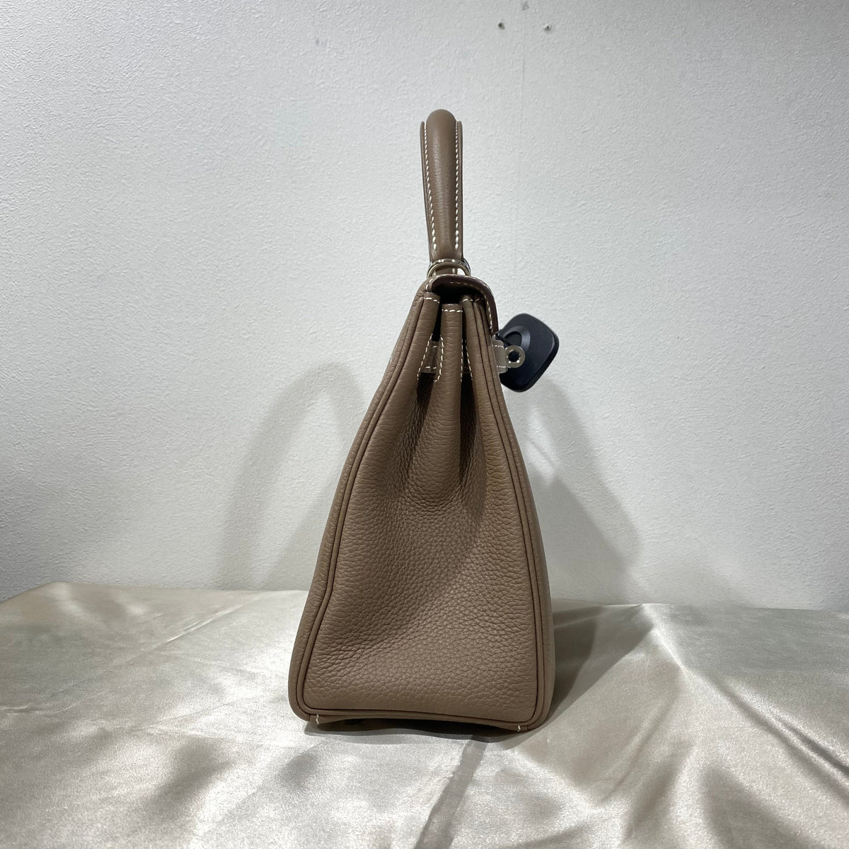 Hermes Kelly 25 in Etoupe Togo with PHW