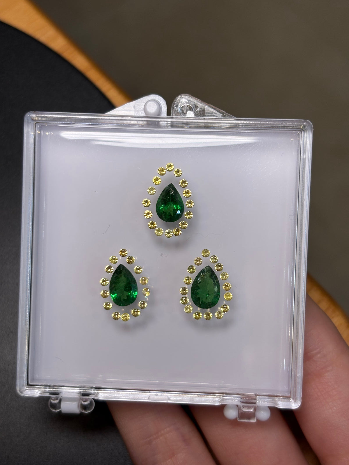 5.50ct Tsavorite & Golden Sapphire Layout THAIC1041