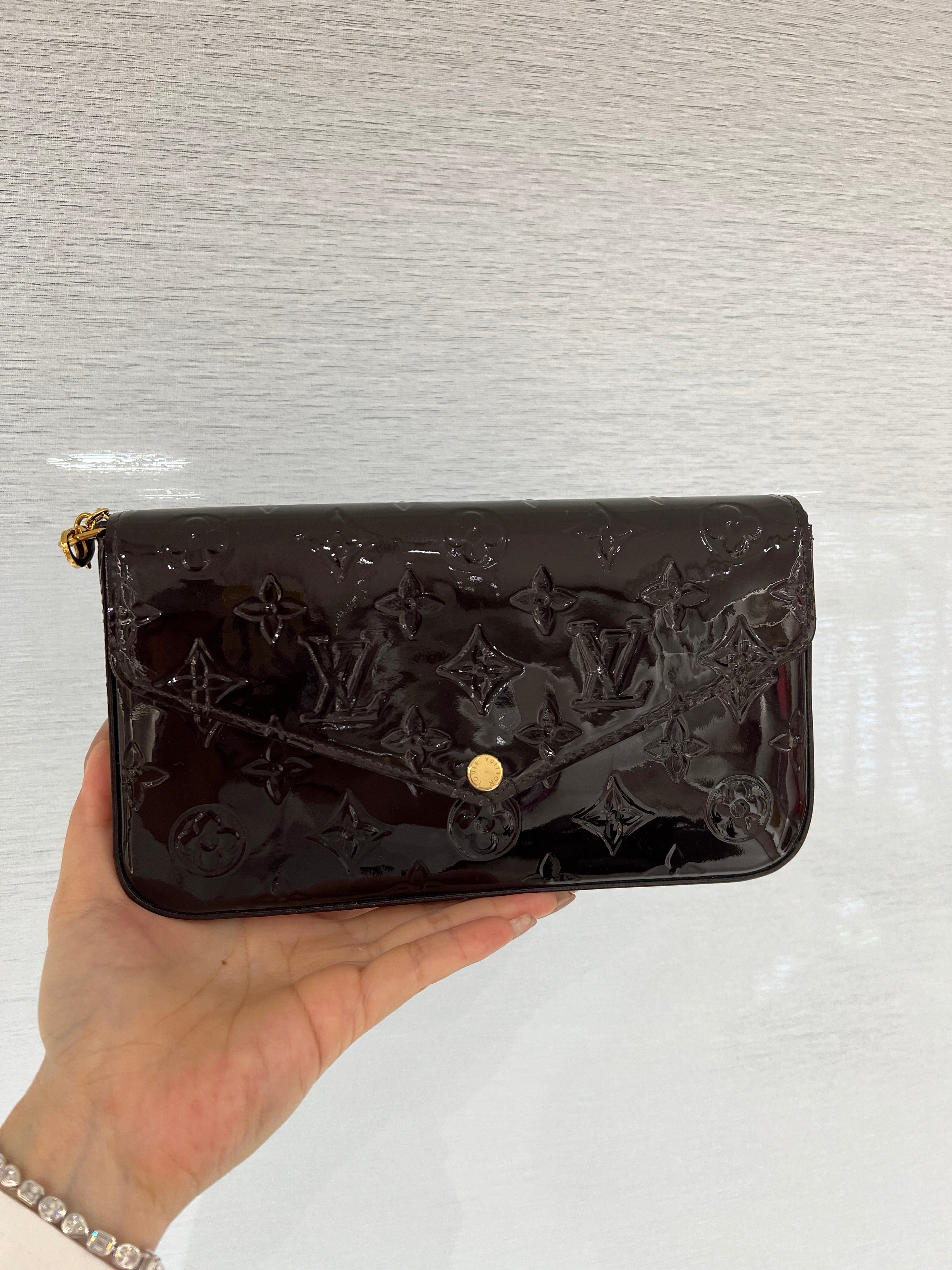 LOUIS VUITTON AMARANTE ENAMEL POCHETTE FELICIE BAG SYC1965