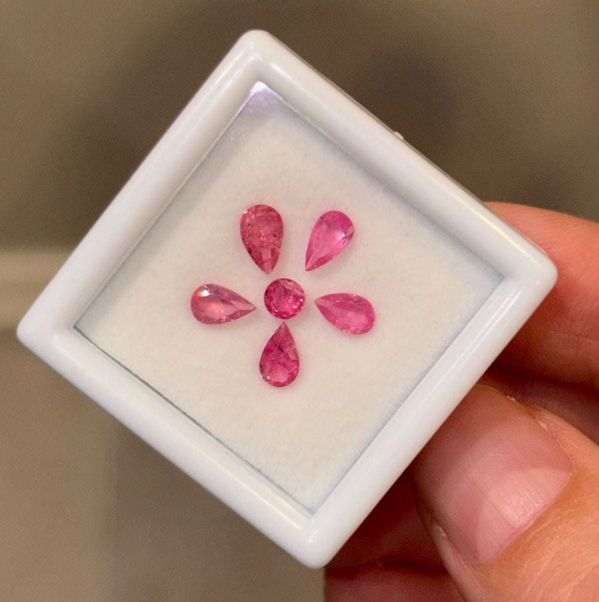 1.35ct Mahenge Vivid Pink Spinel Pear Set (Flower 6pcs) THAIC0721