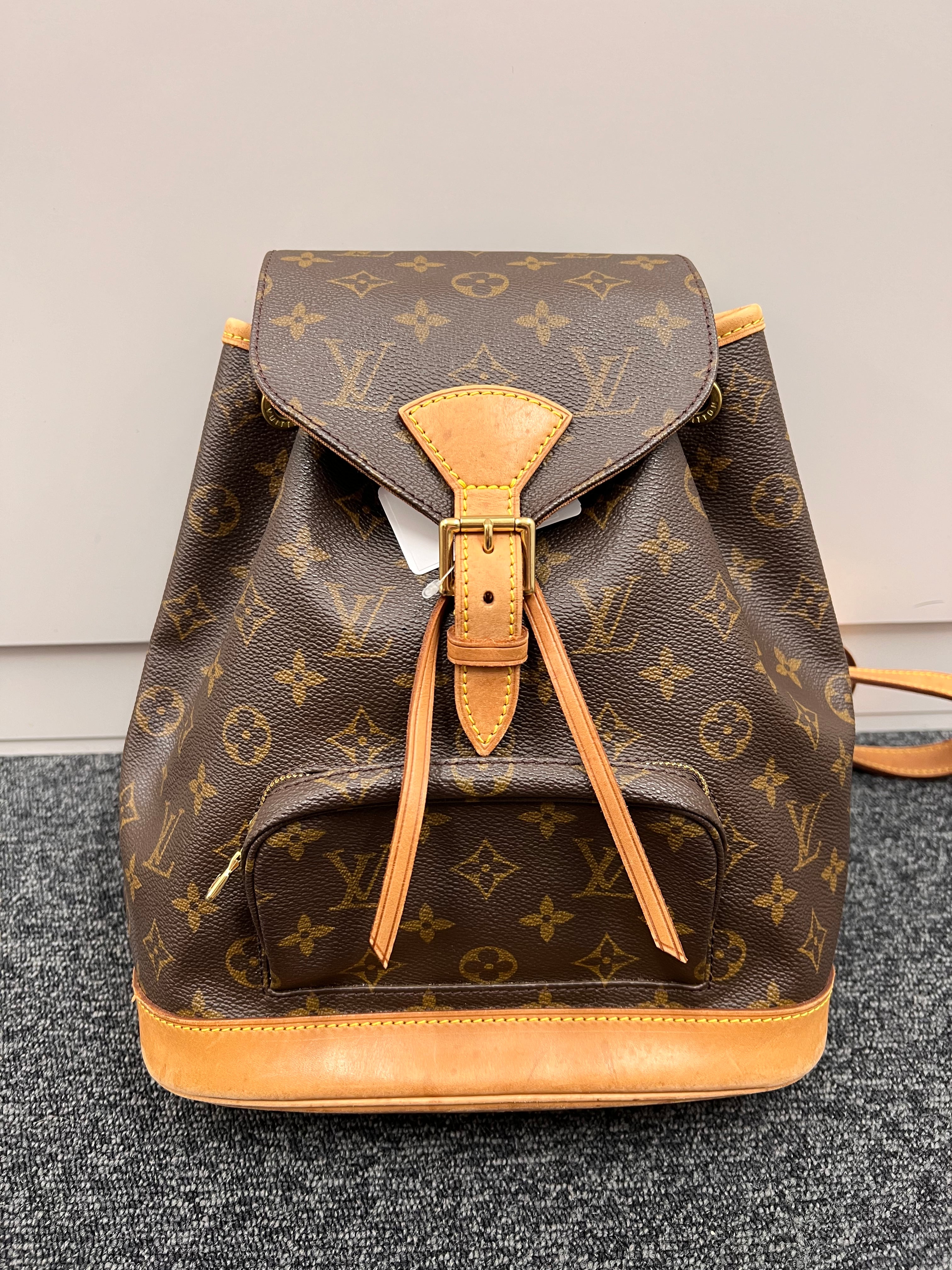 LOUIS VUITTON Montsouris MM M51136 Monogram B1031Q4RLK