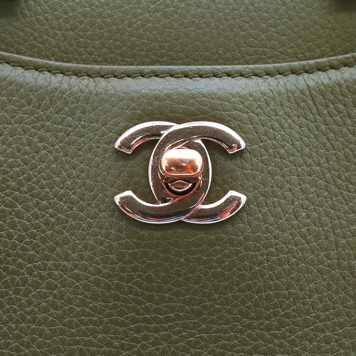 CHANEL NEO EXECUTIVE TOTE SHOULDER BAG GREEN LEATHER GOLD HARDWARE 90335588
