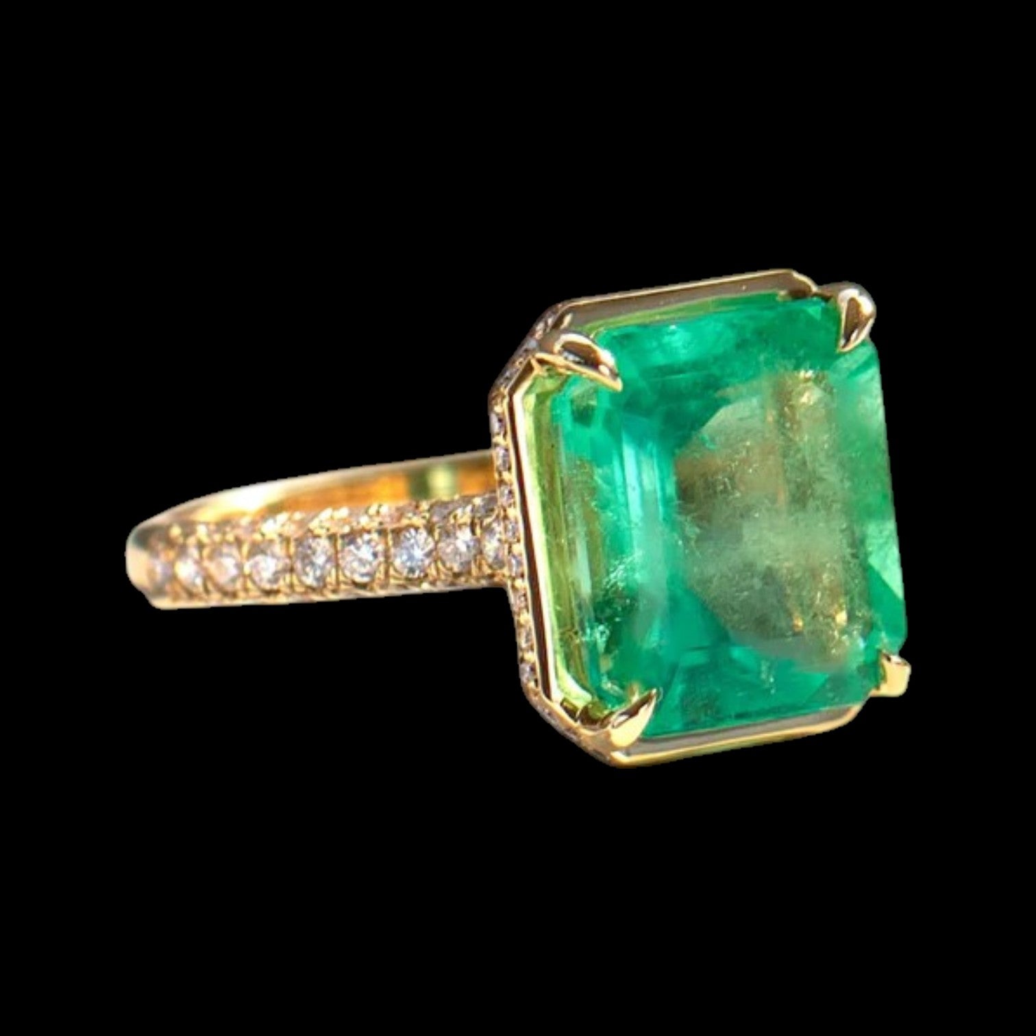 6.13ct Columbian Emerald and 0.73ct Diamond Ring set in 18K Yellow Gold