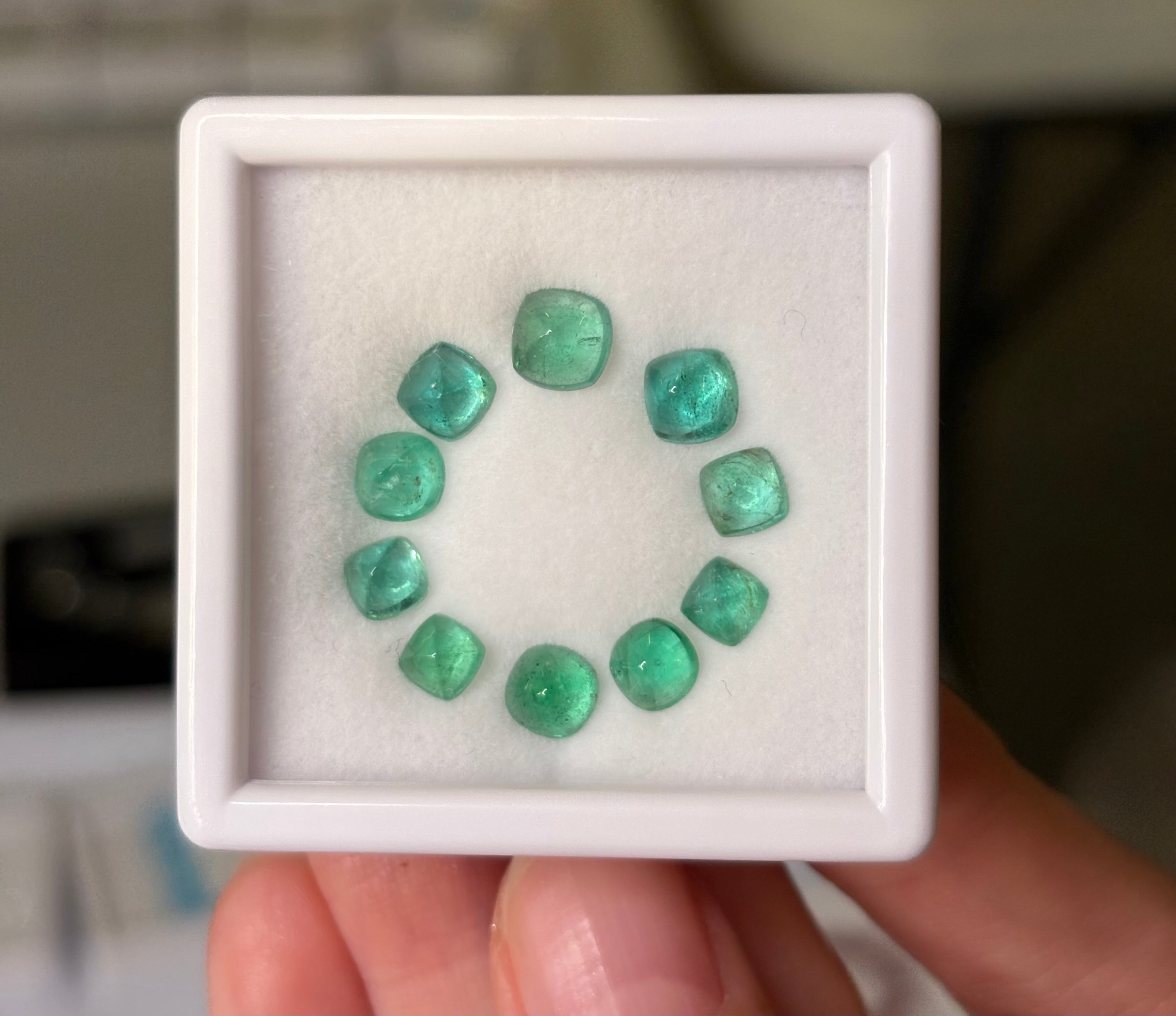 6.00ct Natural Emerald Sugarloaf Set 10 pcs THAIC0691