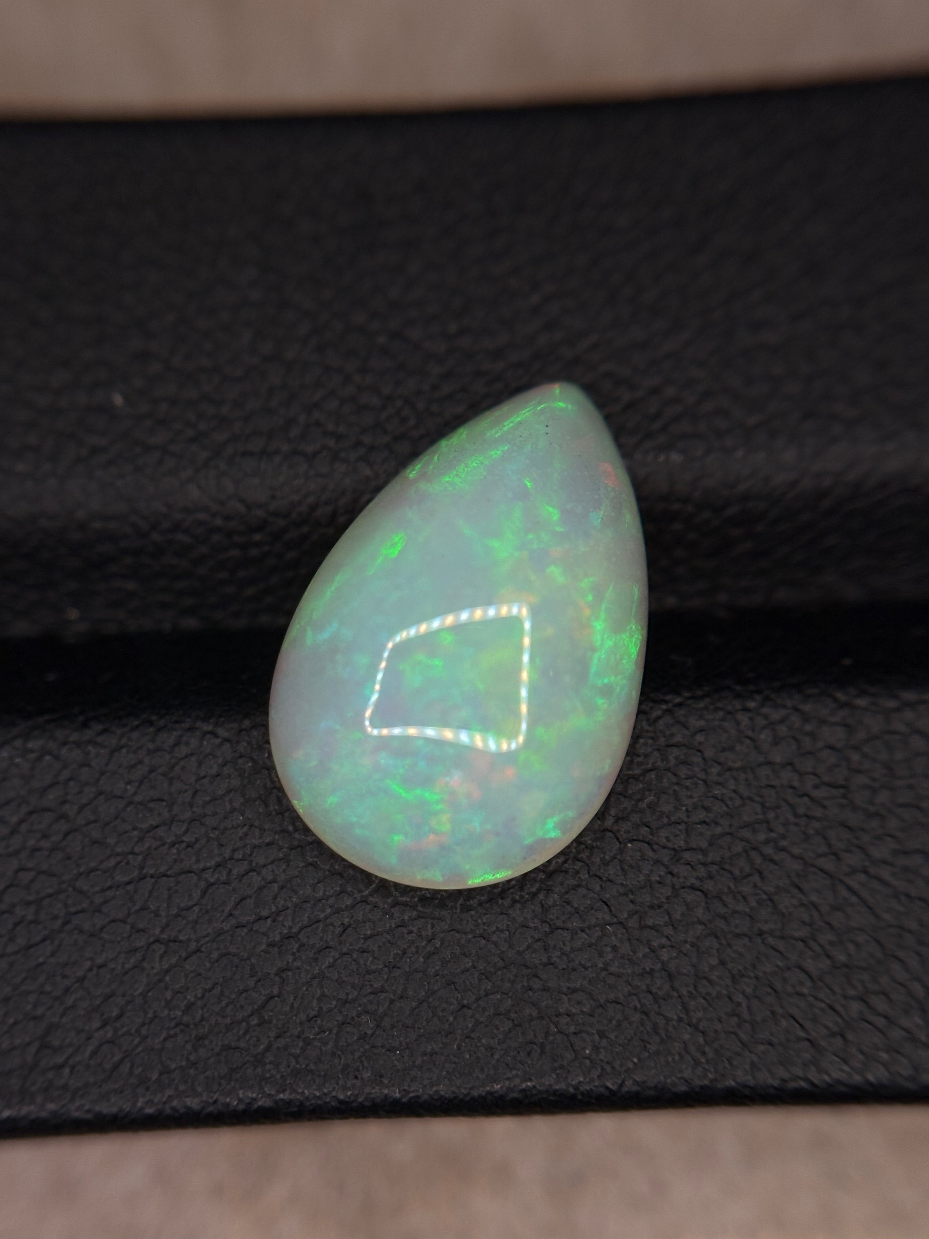 3.80ct White Opal Cab Oval THAIC0480