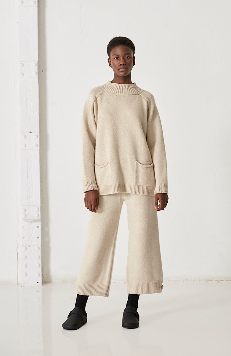 CLOVE SWEATER