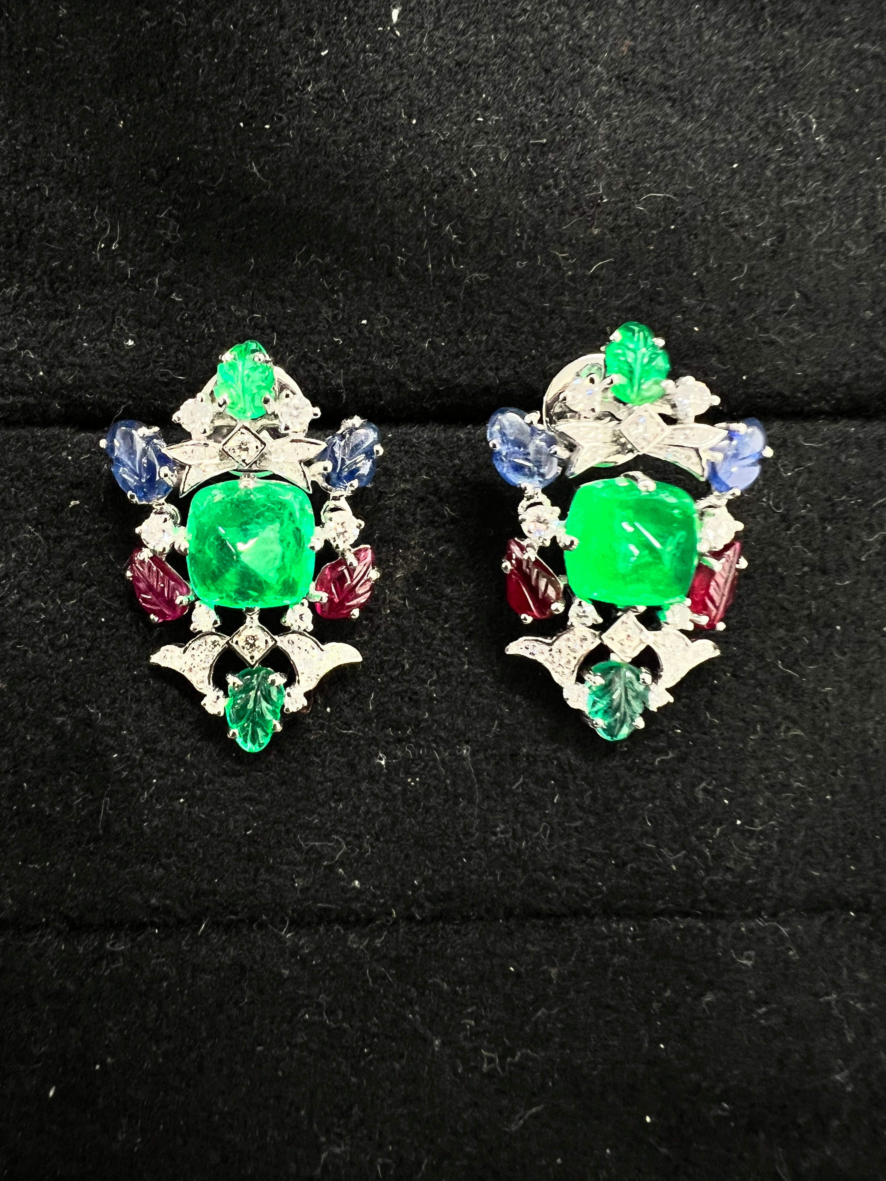 K18WG Minor INT. GREEN Emerald EARRING CX8951