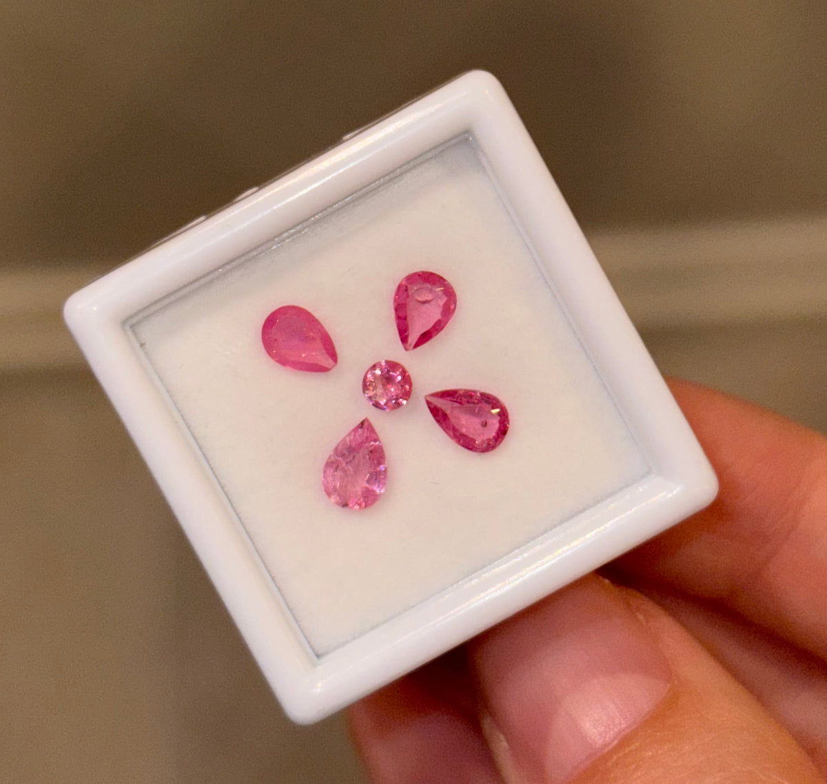 1.35ct Mahenge Vivid Pink Spinel Pear Set (Flower 5pcs) THAIC0723
