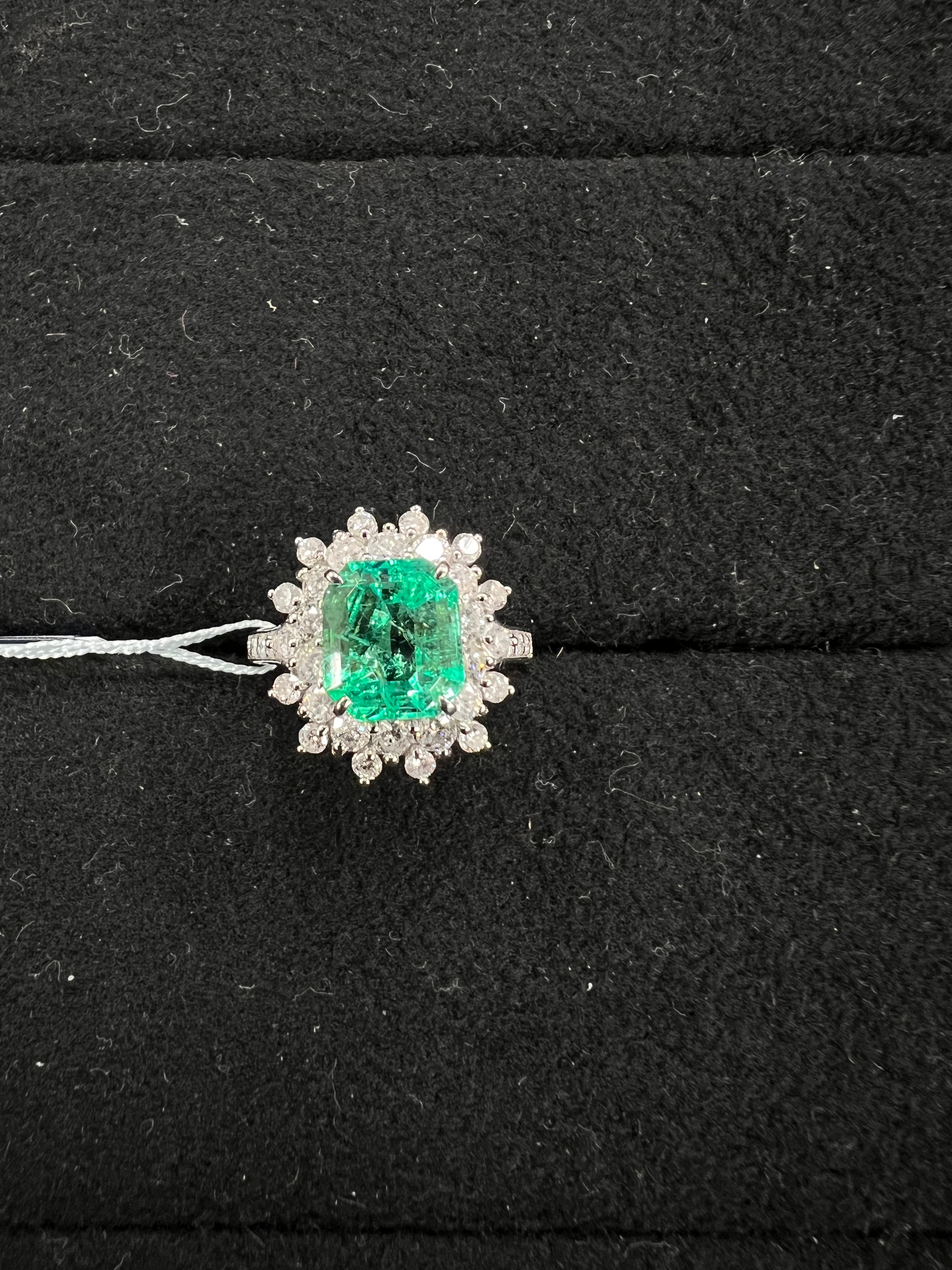 Radiant Cut Emerald Flower Halo RIng PT900 #53 JM2304