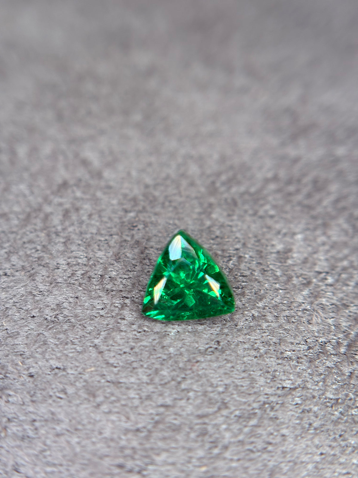 0.90ct Tsavorite Trillion  THAIC1409
